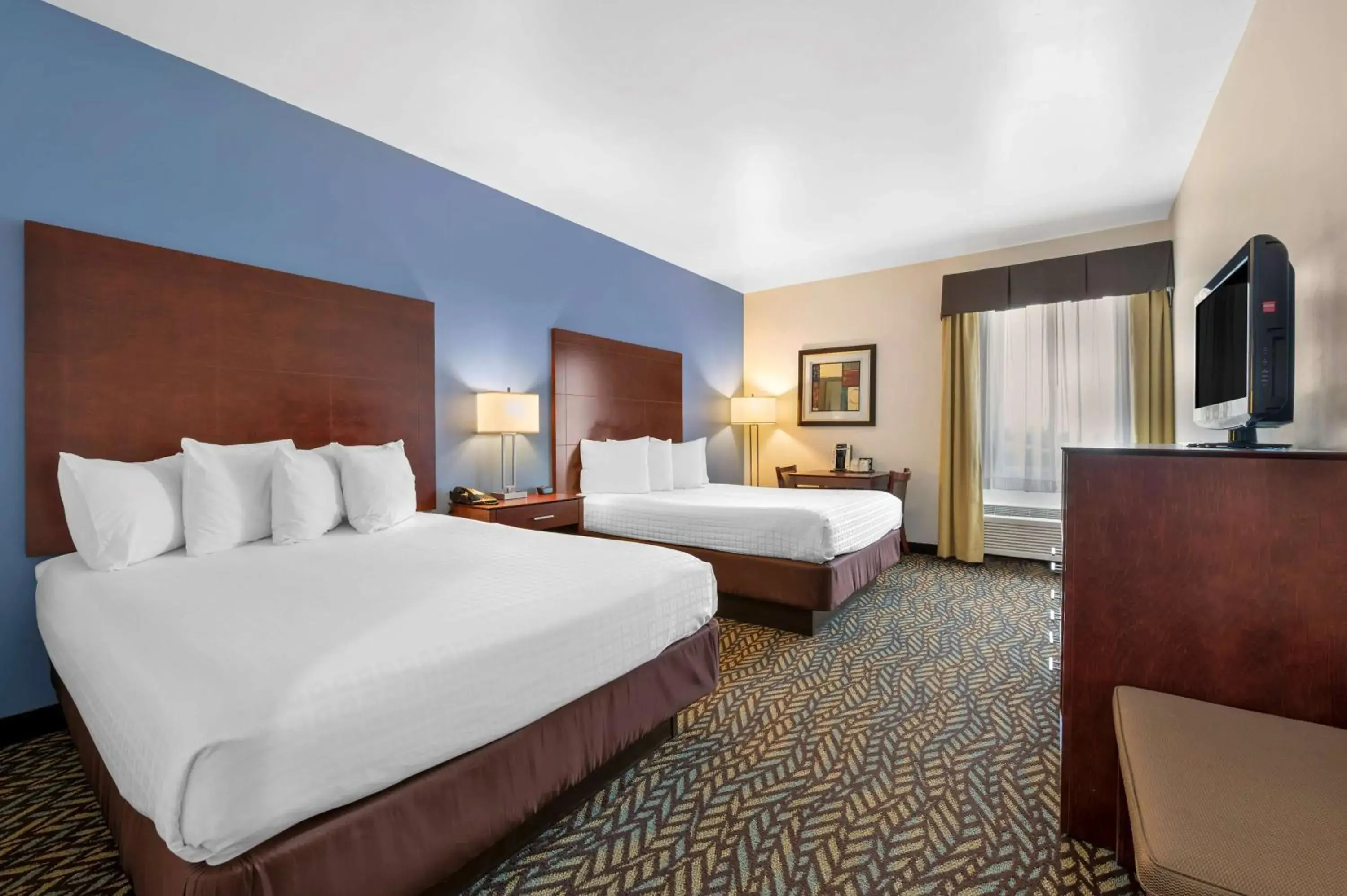 Queen Room with Two Queen Beds in Best Western Plus Covered Bridge Inn Queen Room with Two Queen Beds in Best Western Plus Covered Bridge Inn