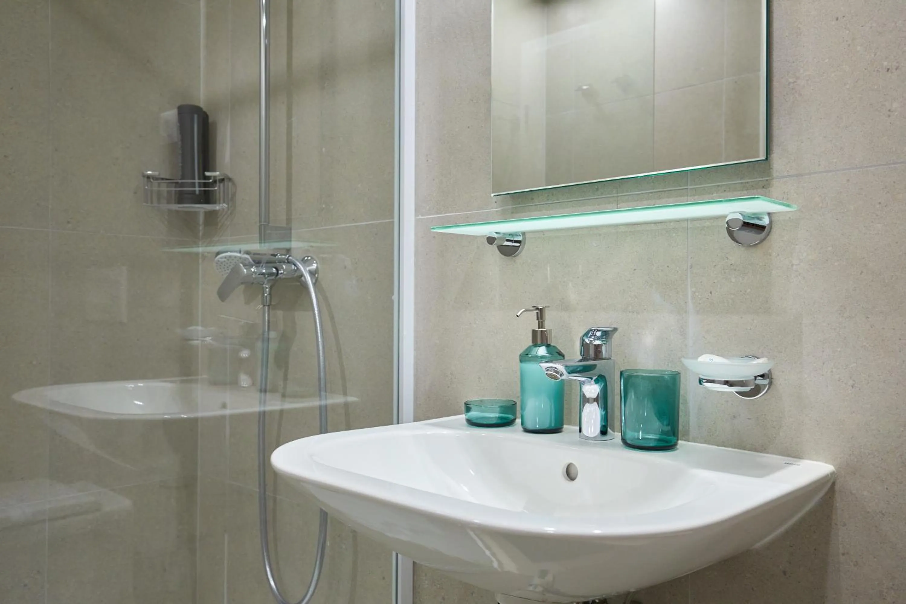 Shower in DOMINIUM CITY SUITES