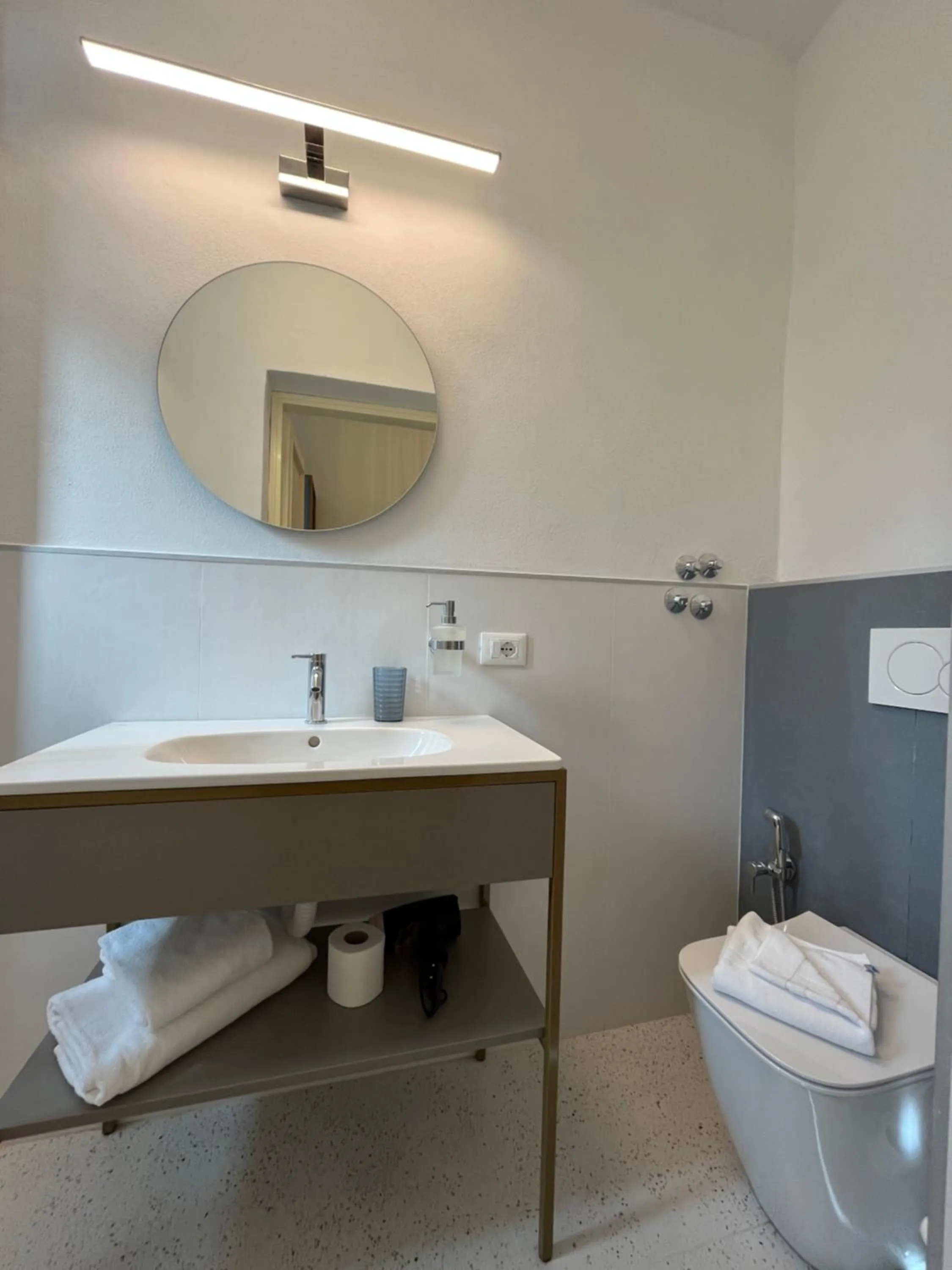 Toilet in Hotel Duca D'Aosta