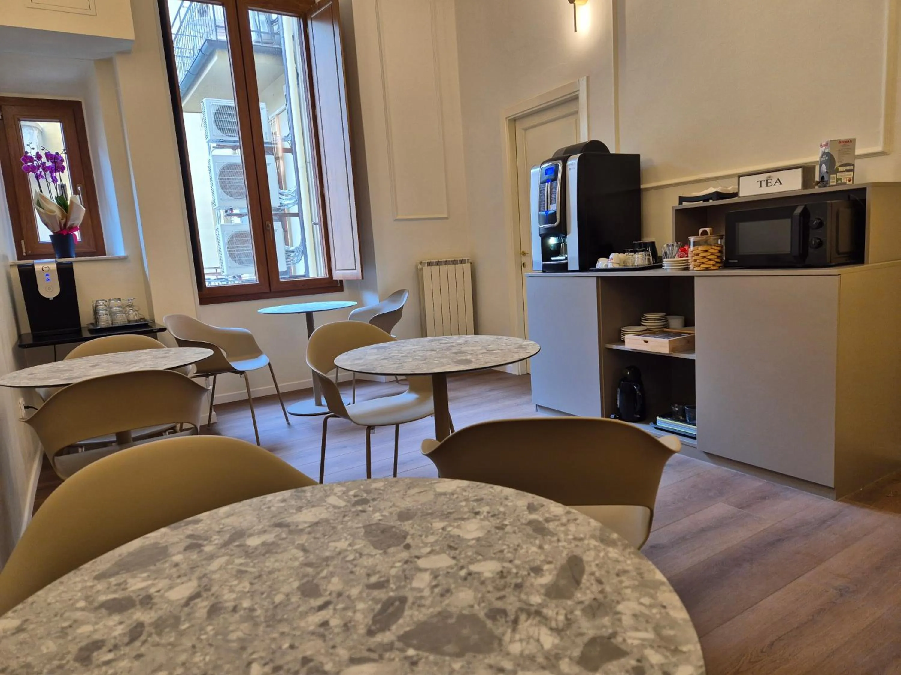 Communal lounge/ TV room in Hotel Duca D'Aosta