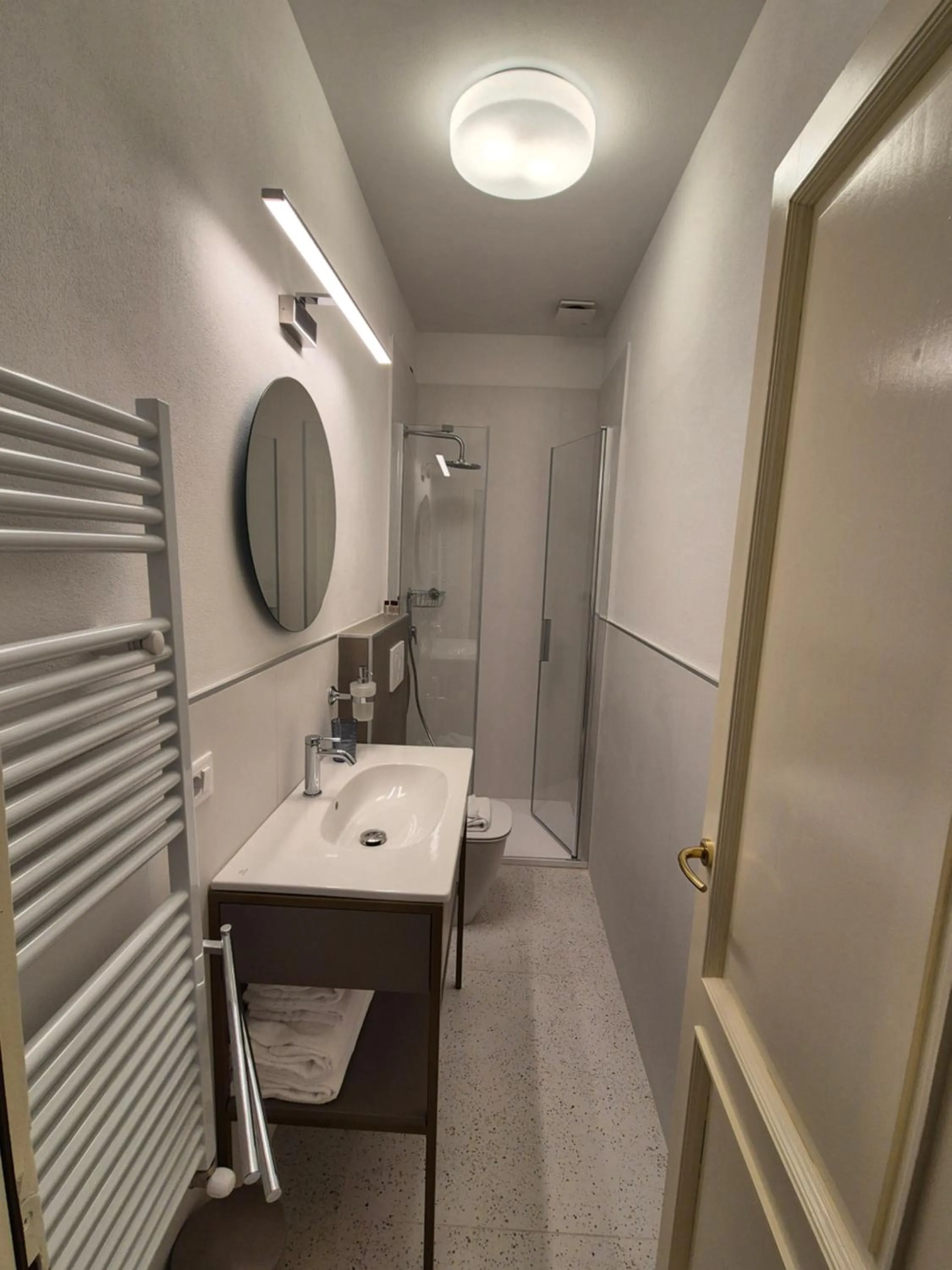 Shower in Hotel Duca D'Aosta