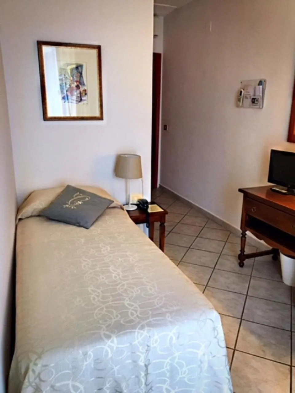 Shower, Bed in Hotel San Lino