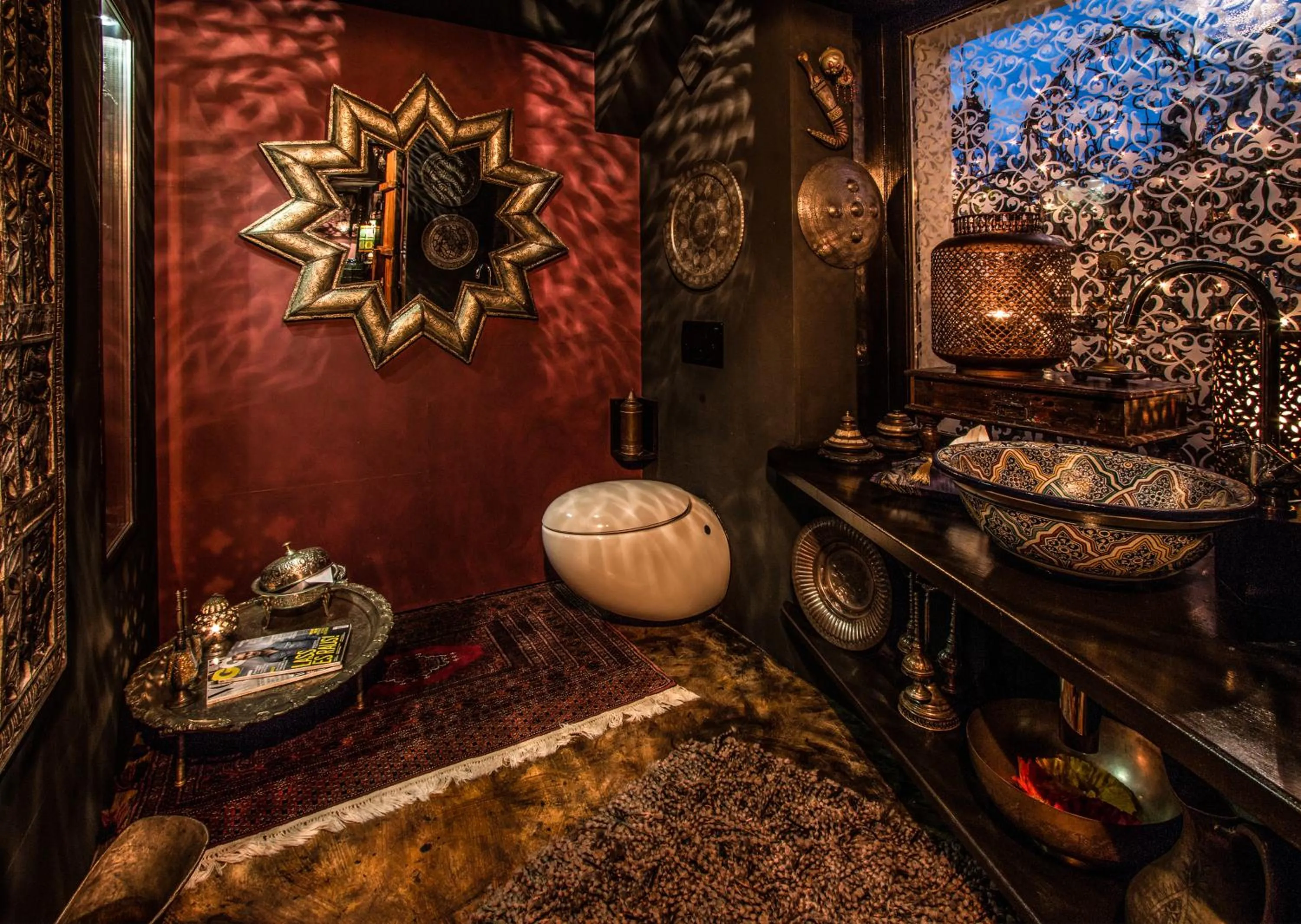 Toilet in Bijou Hotel / Love and Romance