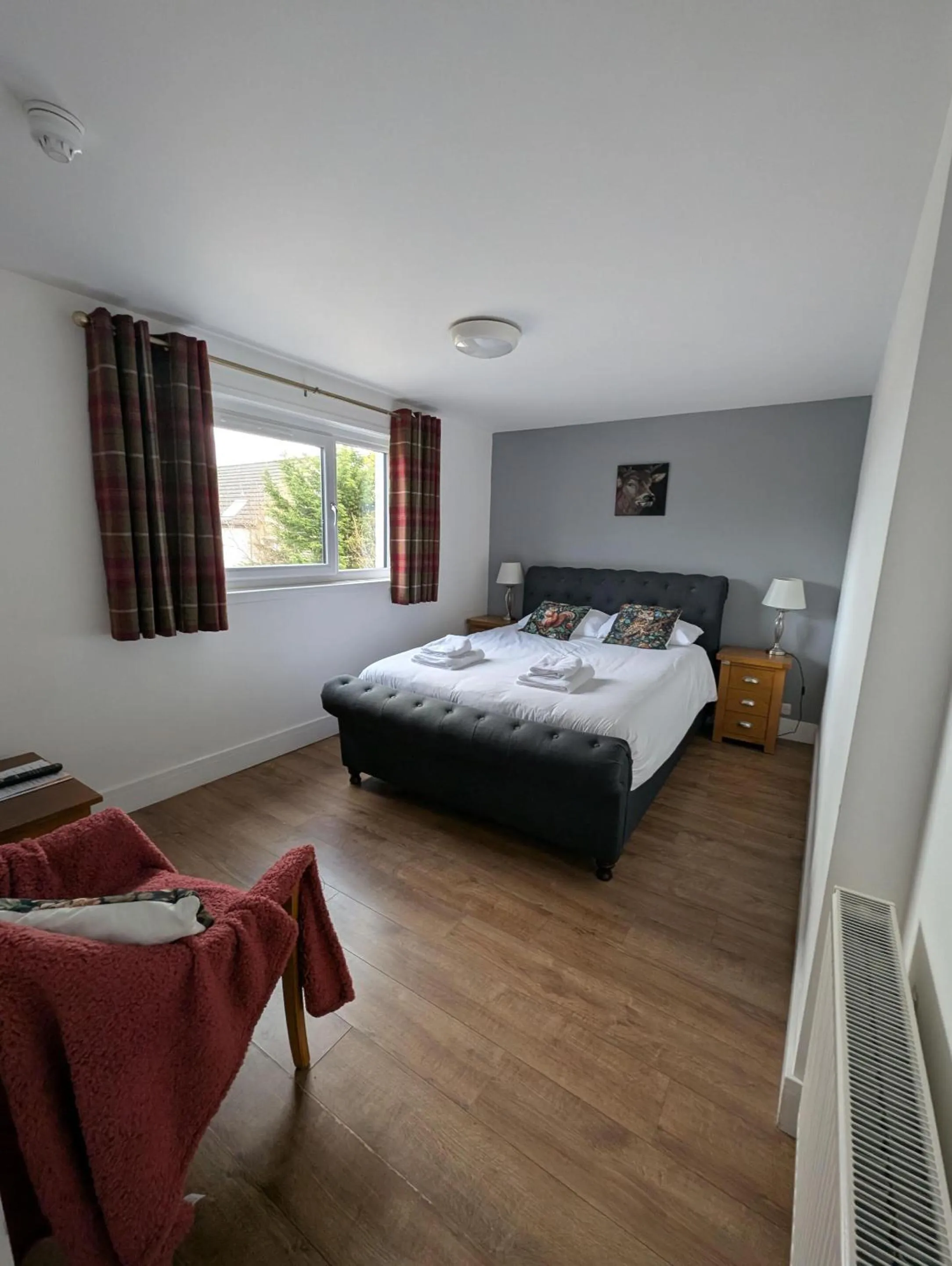 Bedroom, Bed in Old North Inn Hotel, Inverness