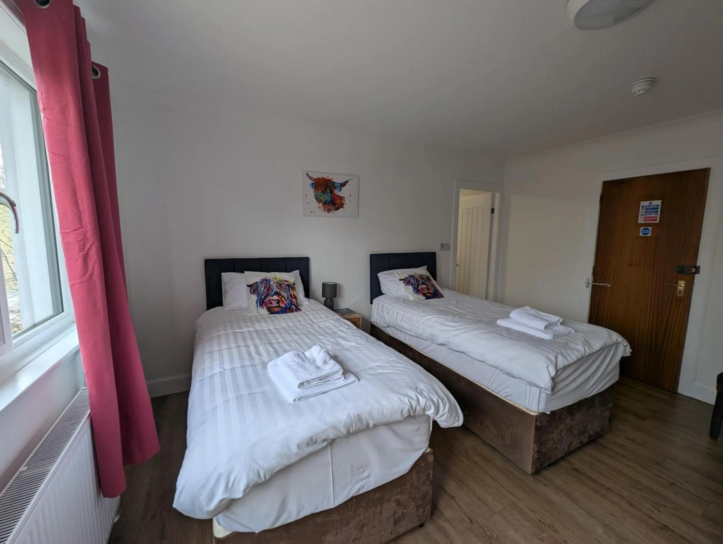 Bedroom, Bed in Old North Inn Hotel, Inverness