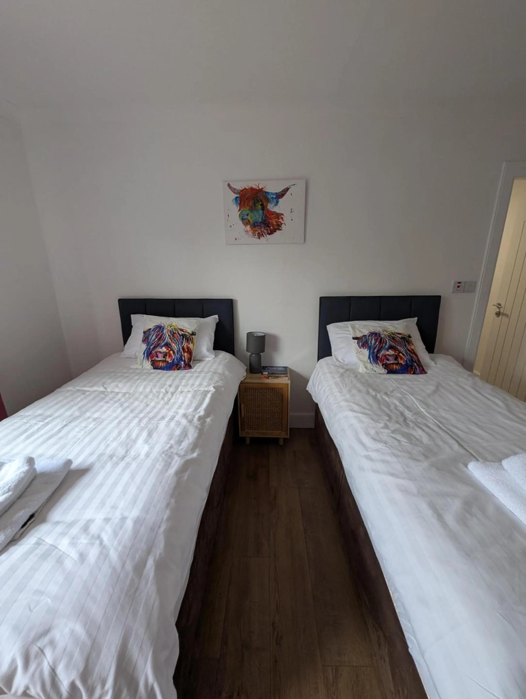 Bedroom, Bed in Old North Inn Hotel, Inverness