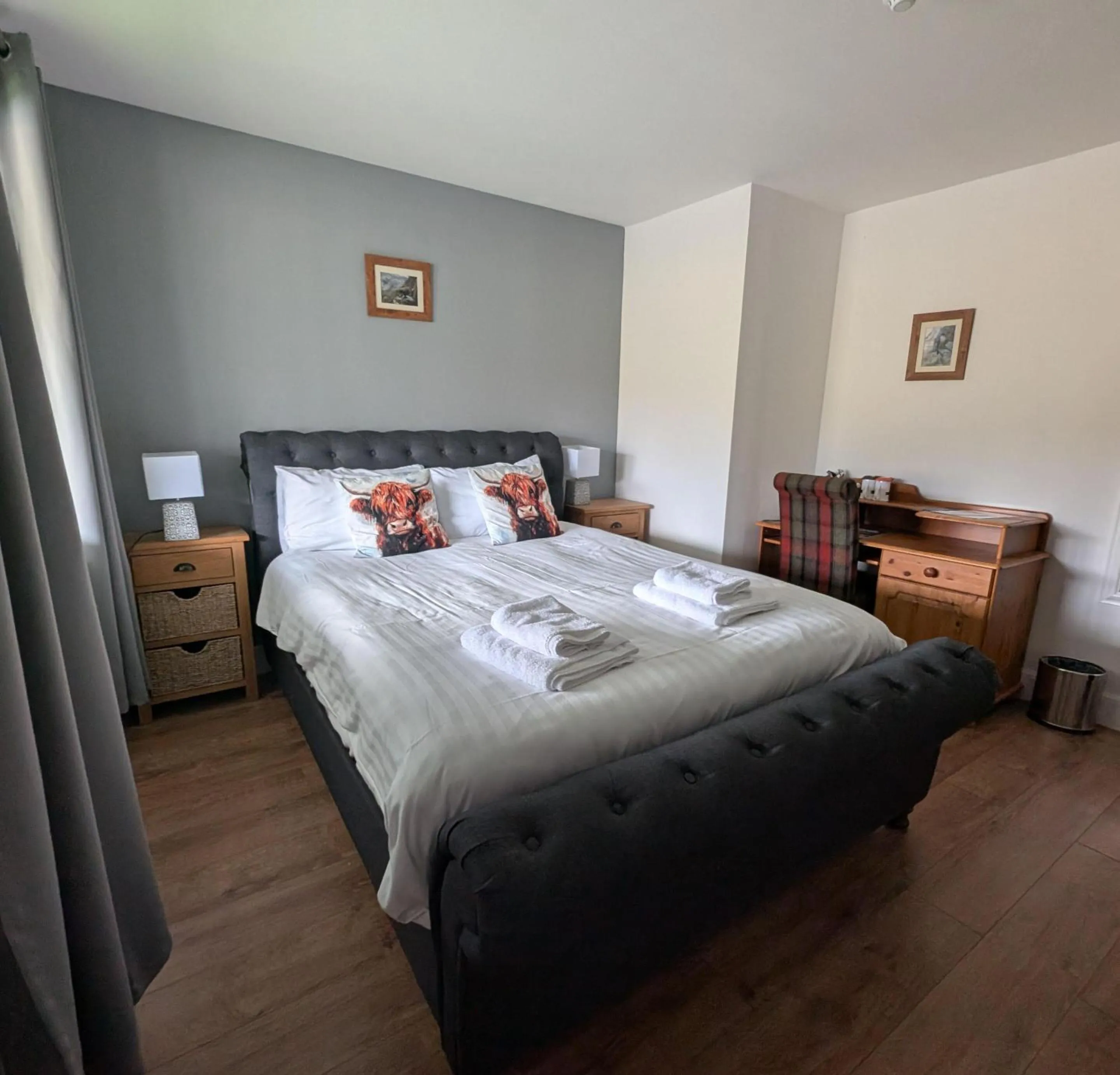 Bedroom, Bed in Old North Inn Hotel, Inverness