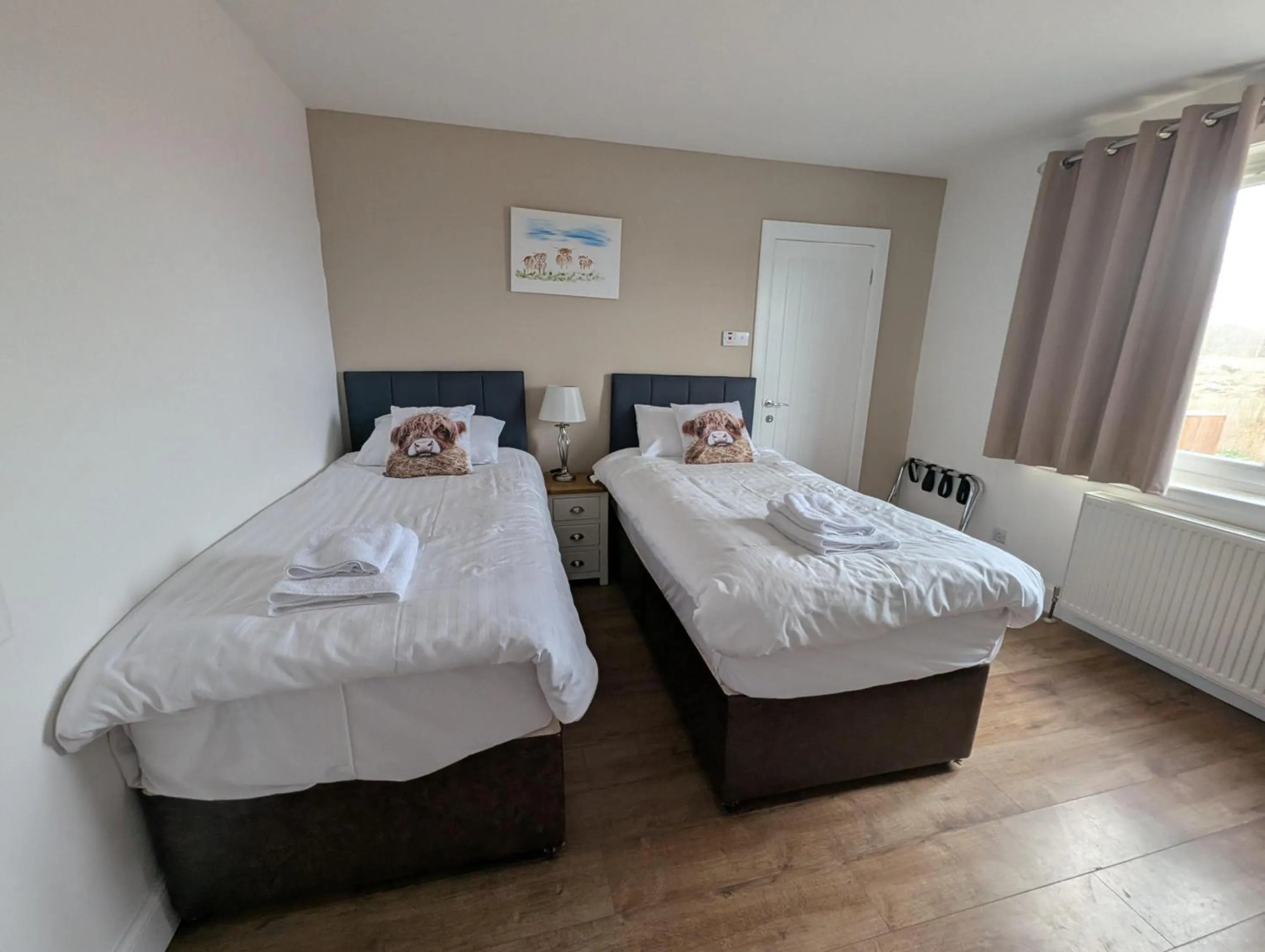 Bedroom, Bed in Old North Inn Hotel, Inverness