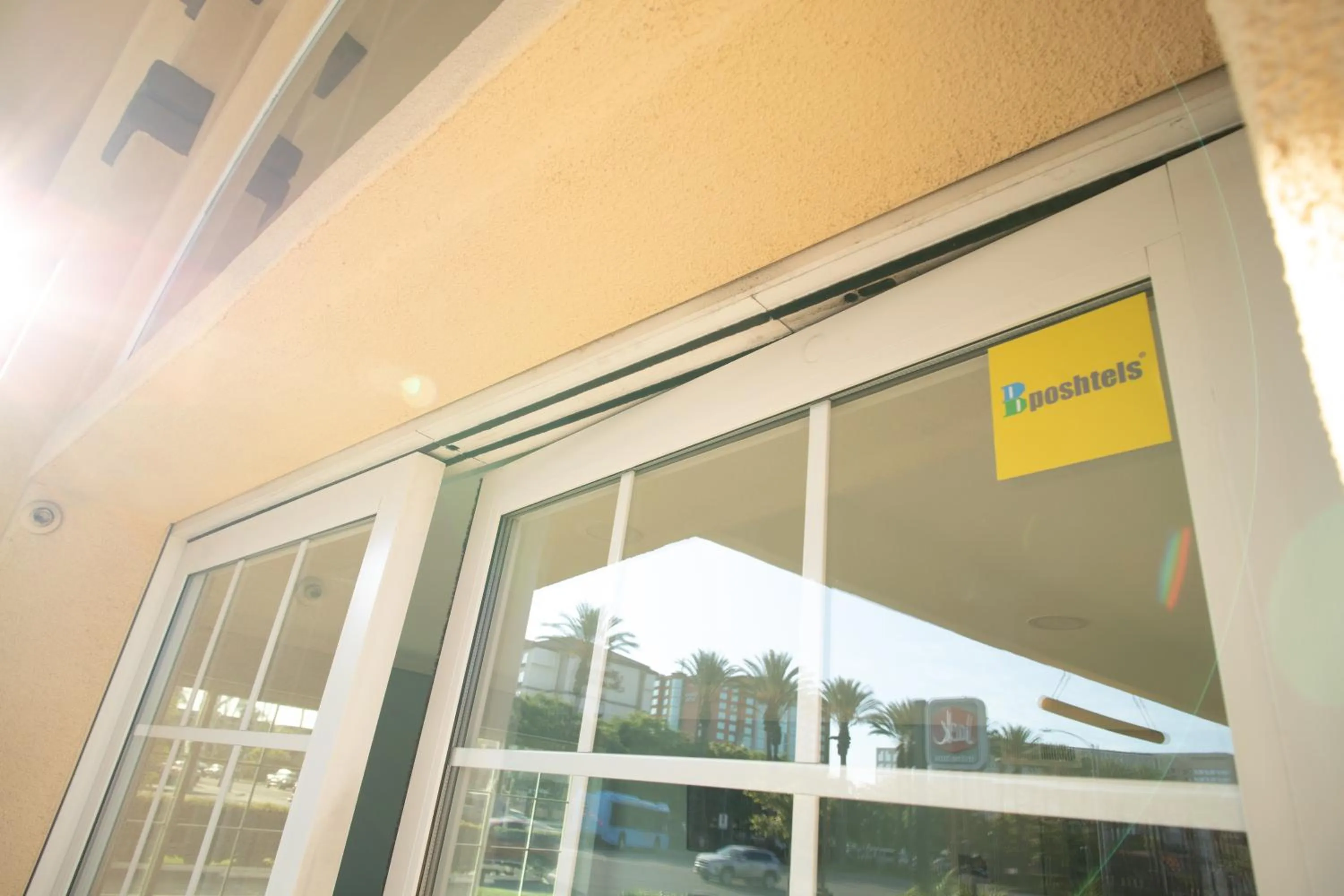 Facade/entrance in Bposhtels Anaheim