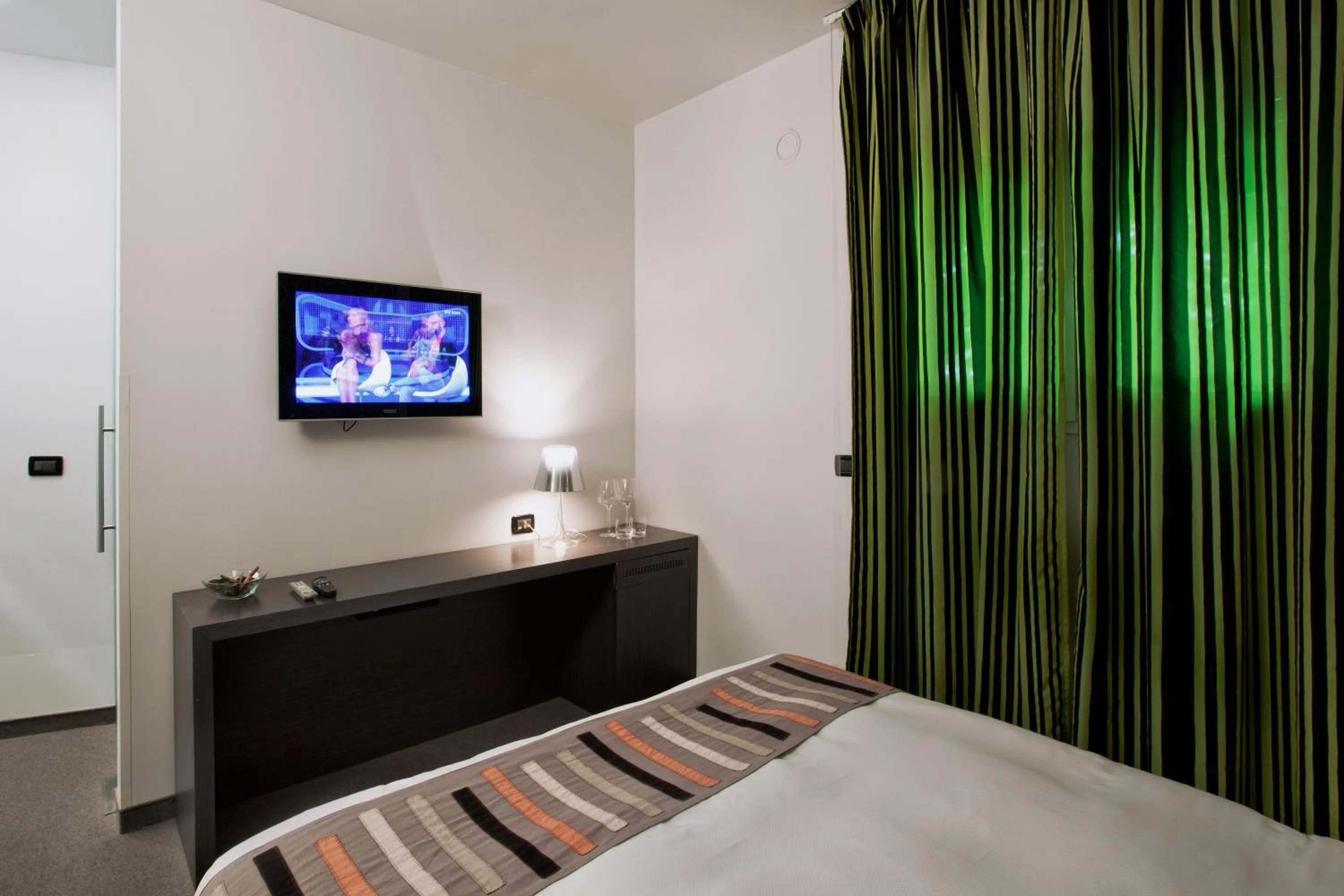 TV and multimedia, Bed in MA Hotel