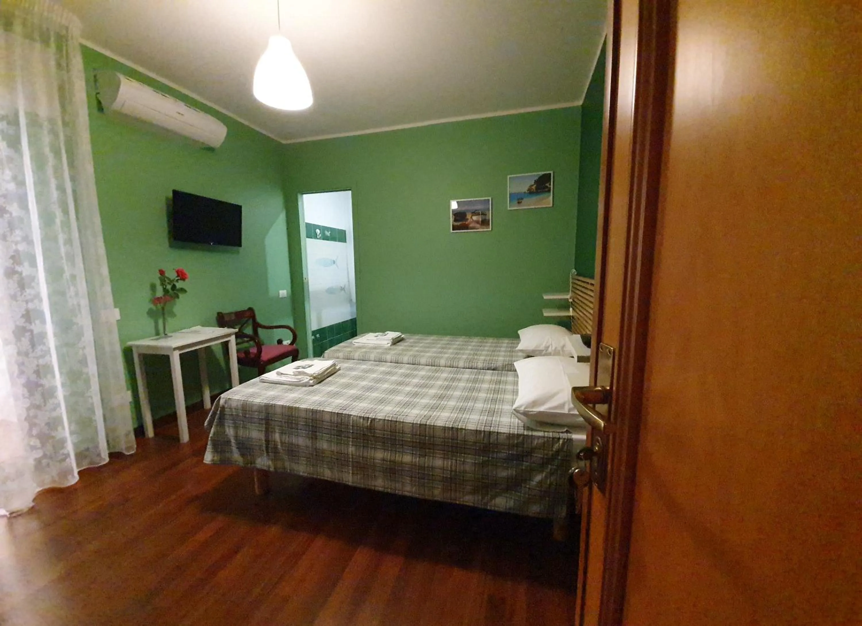 Photo of the whole room, Bed in Acquamarina