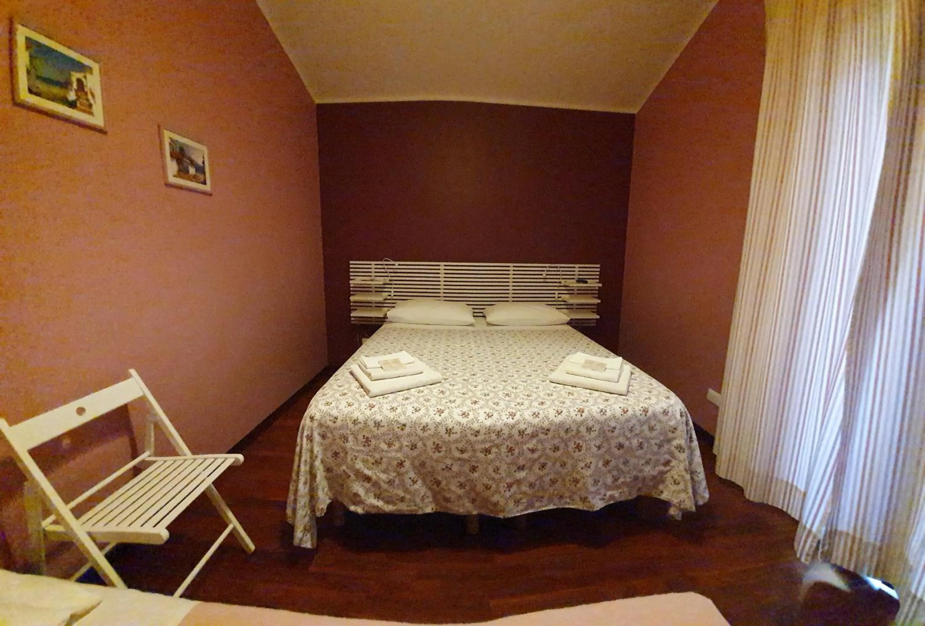 Photo of the whole room, Bed in Acquamarina