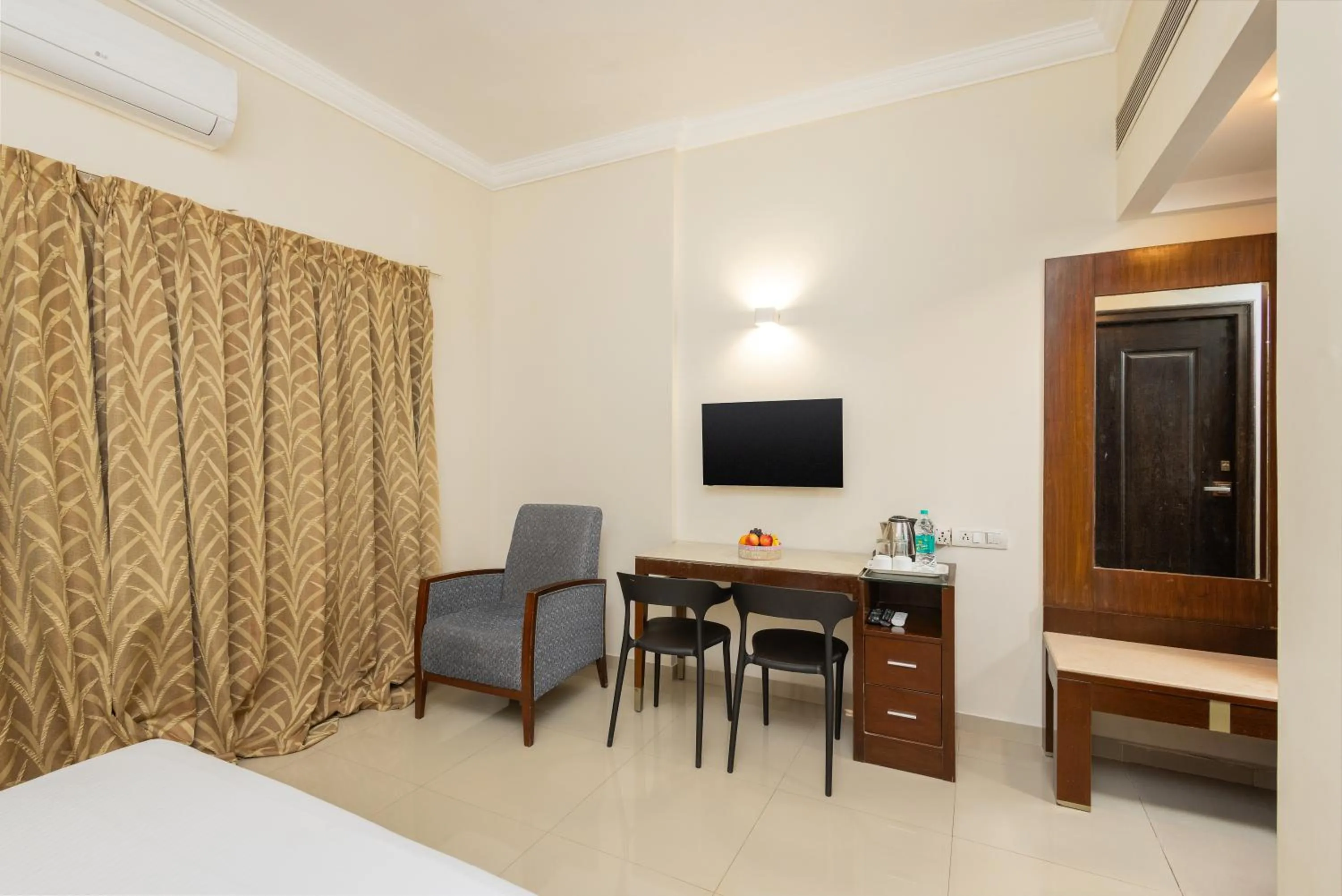 TV and multimedia, Bed in The Senate Hotel By Addon Group