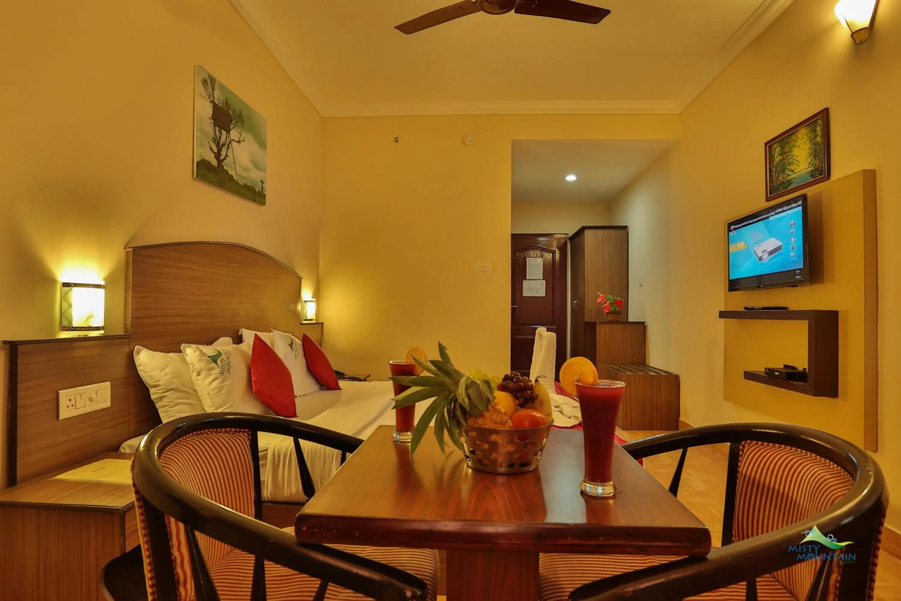 Communal lounge/ TV room in Misty Mountain Resort