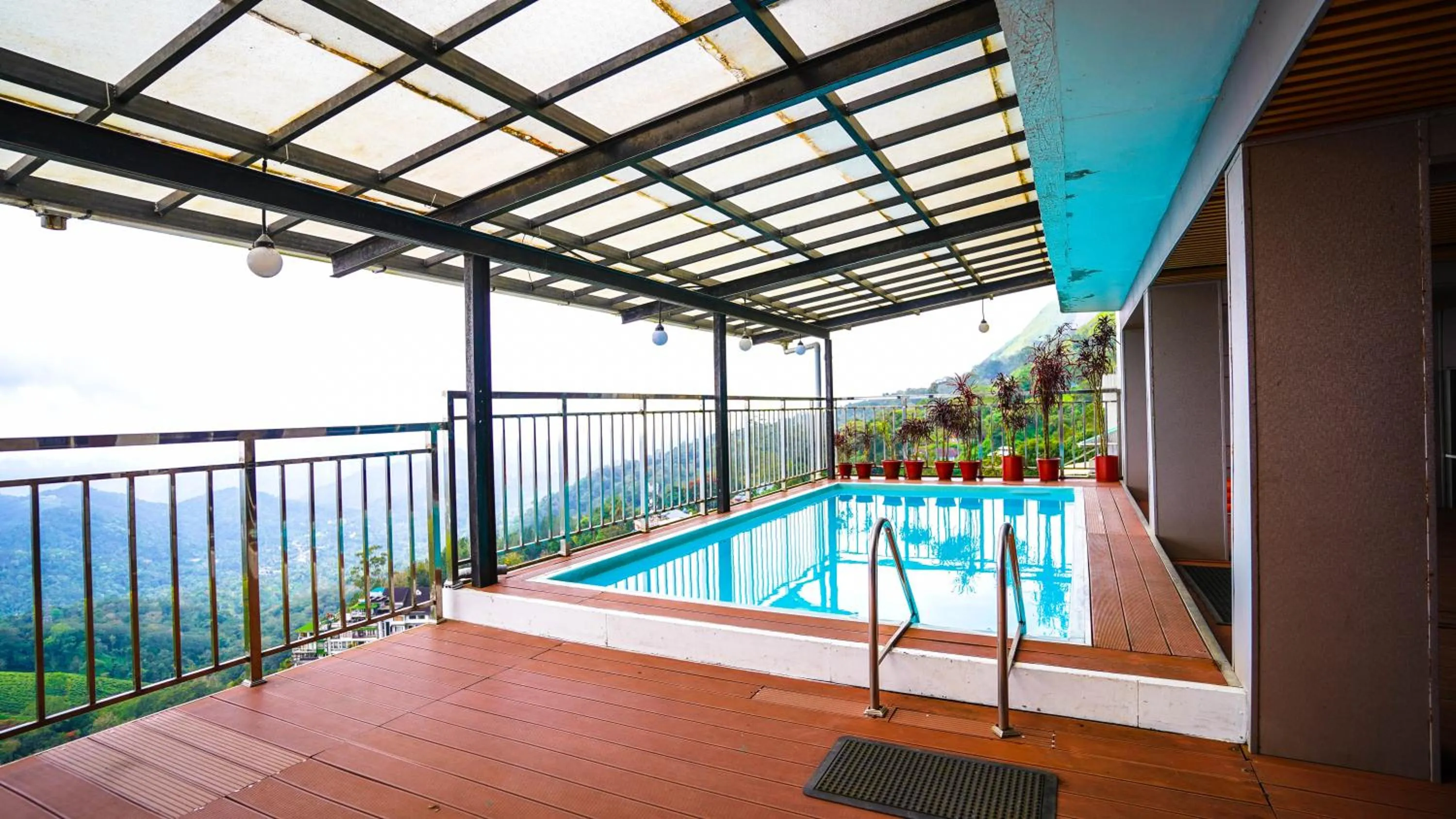 Swimming pool in Misty Mountain Resort