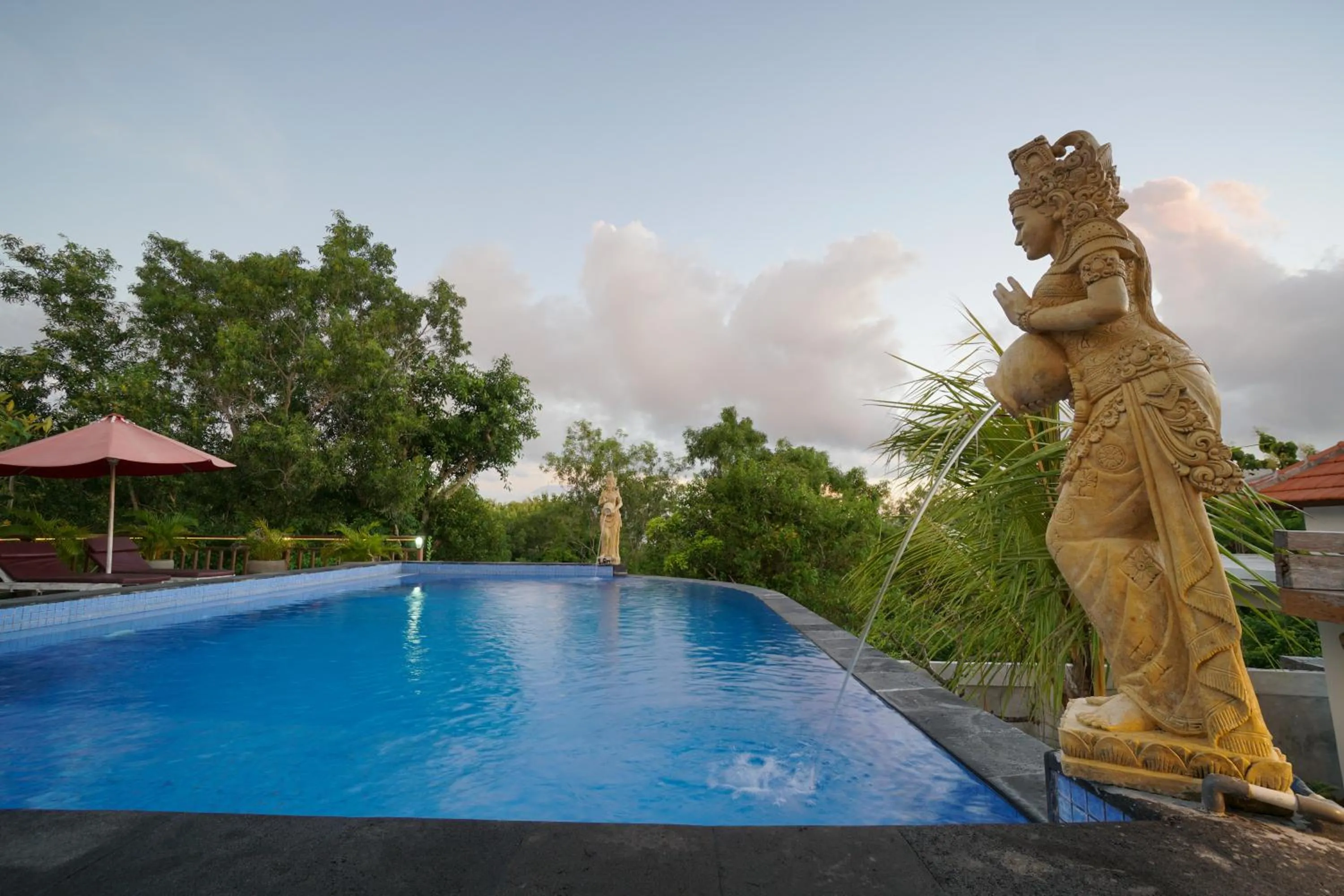 Swimming pool in Innora Jungle Resort And Spa
