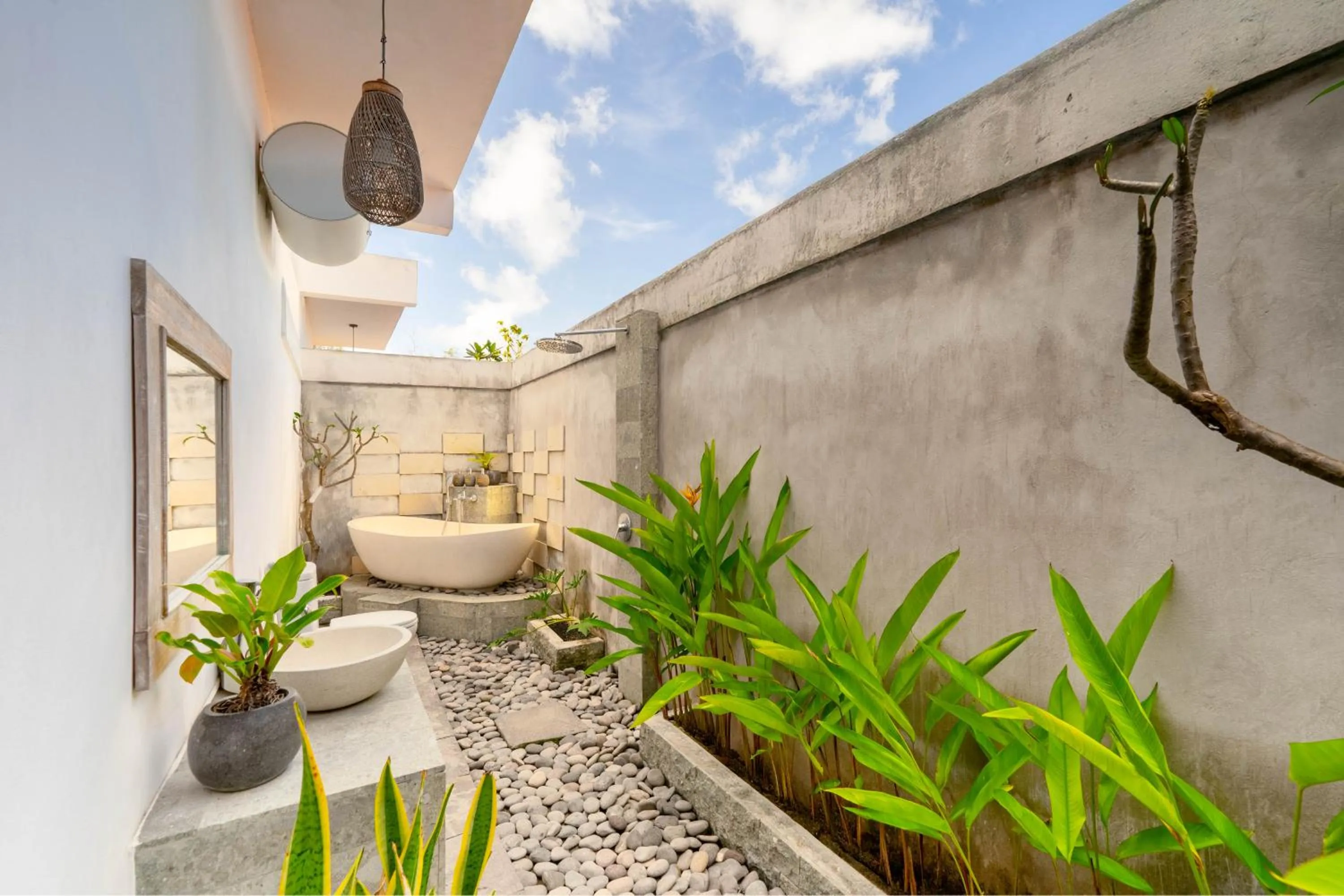 Toilet in Innora Jungle Resort And Spa
