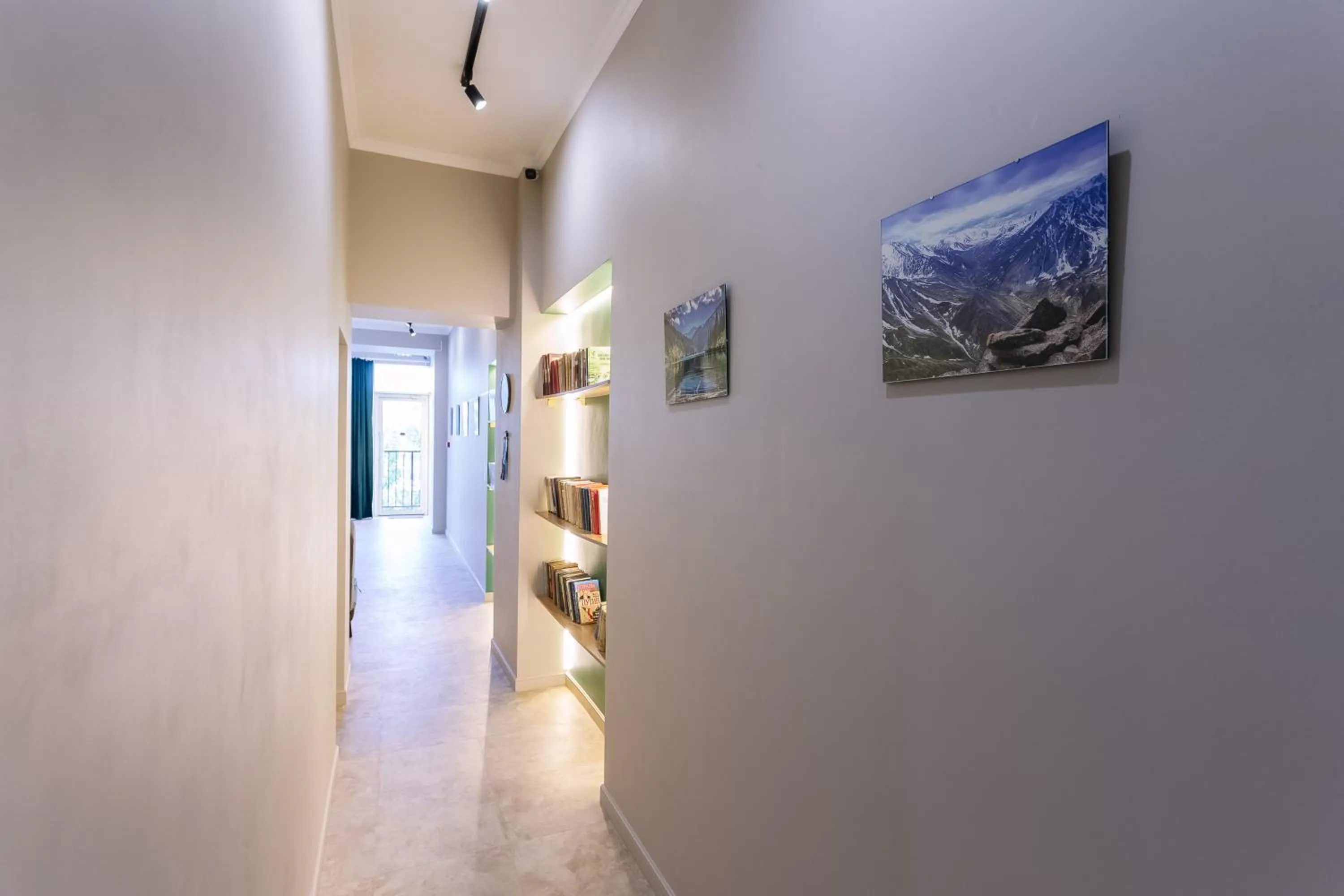 Communal lounge/ TV room in DOMA HOSTEL