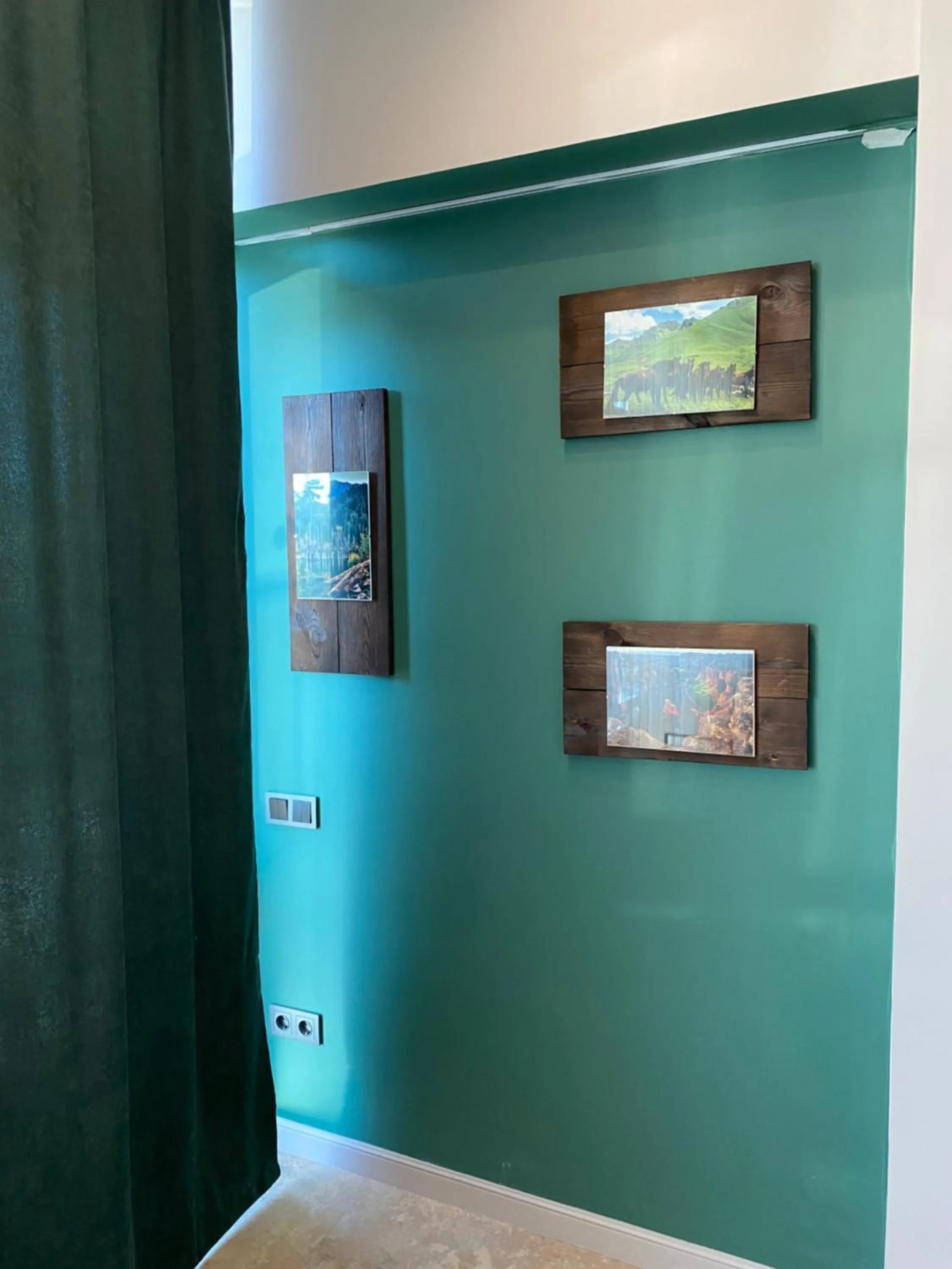 Communal lounge/ TV room in DOMA HOSTEL