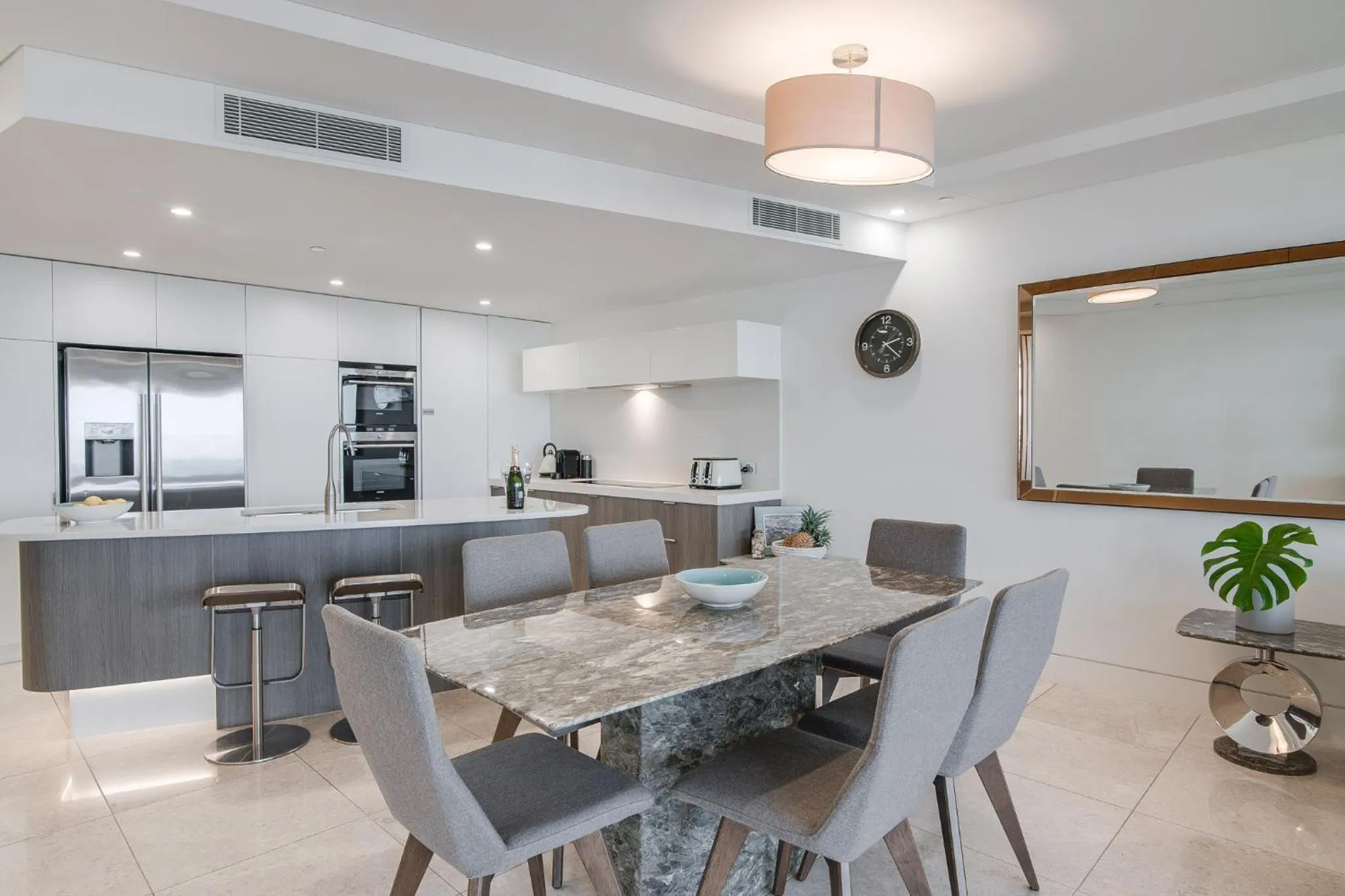 Dining area in Sea Pearl A1 Beach Resort