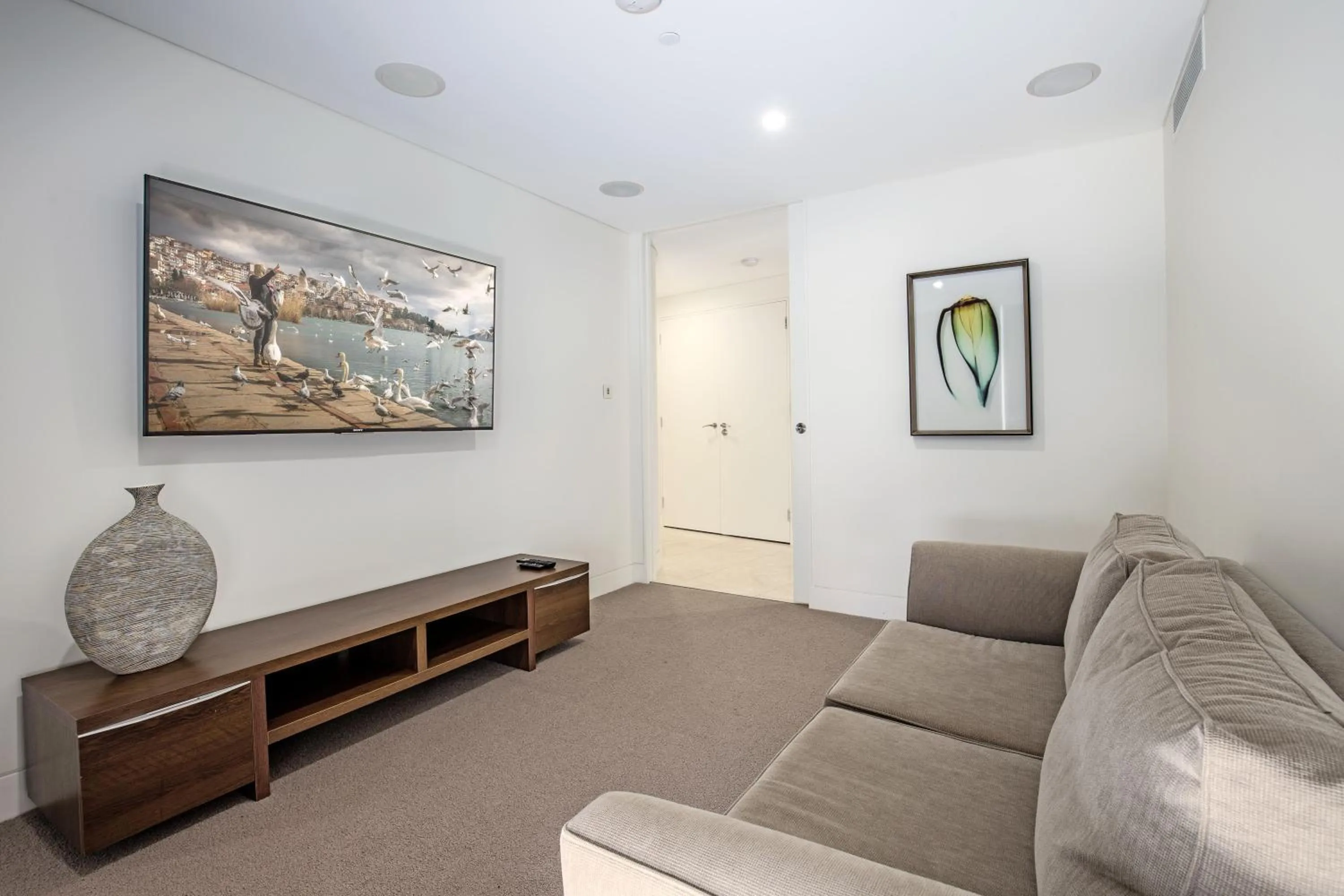 TV and multimedia in Sea Pearl A1 Beach Resort