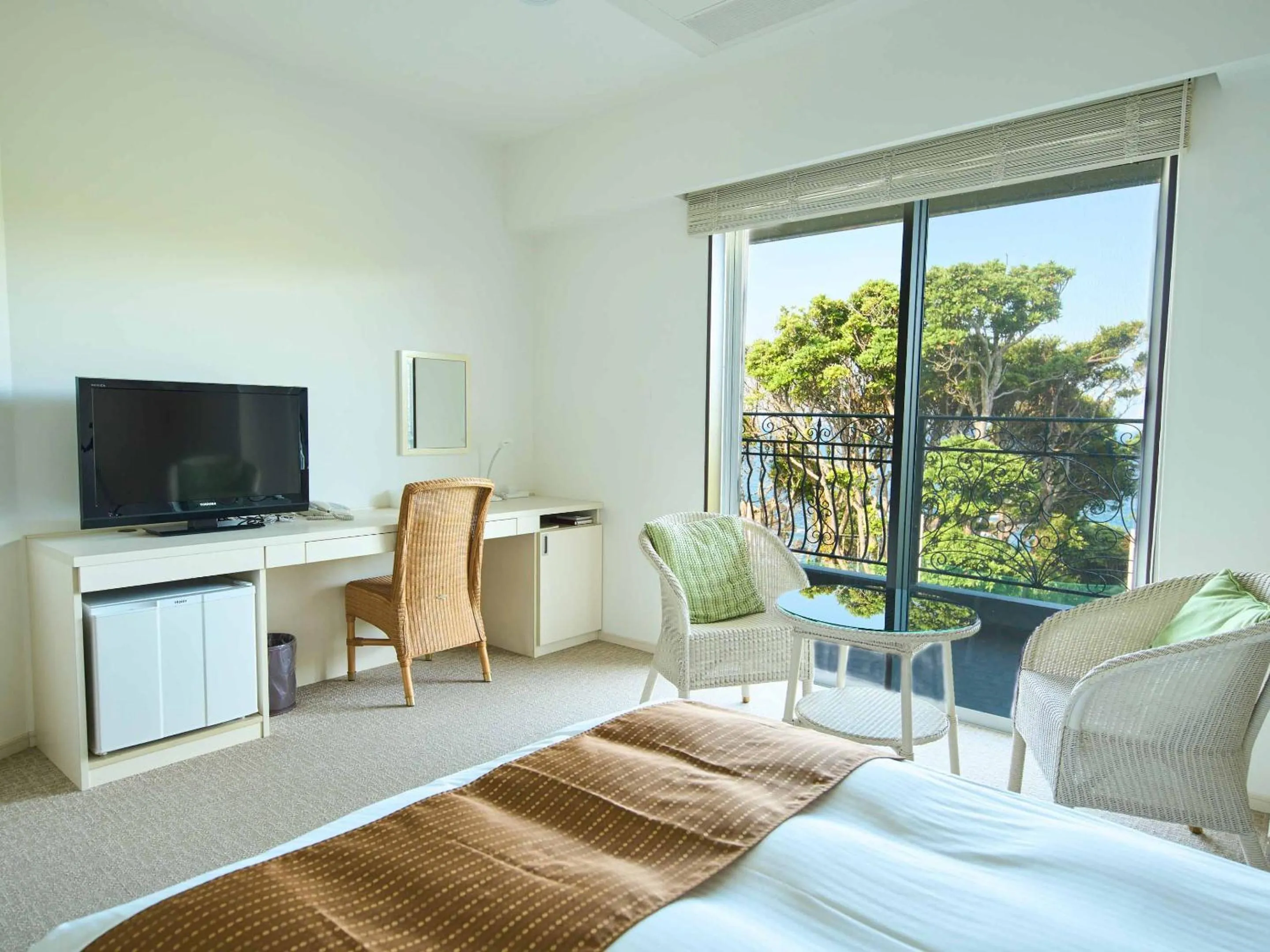 View (from property/room), Bed in Hotel Holistic Resort Wakayama