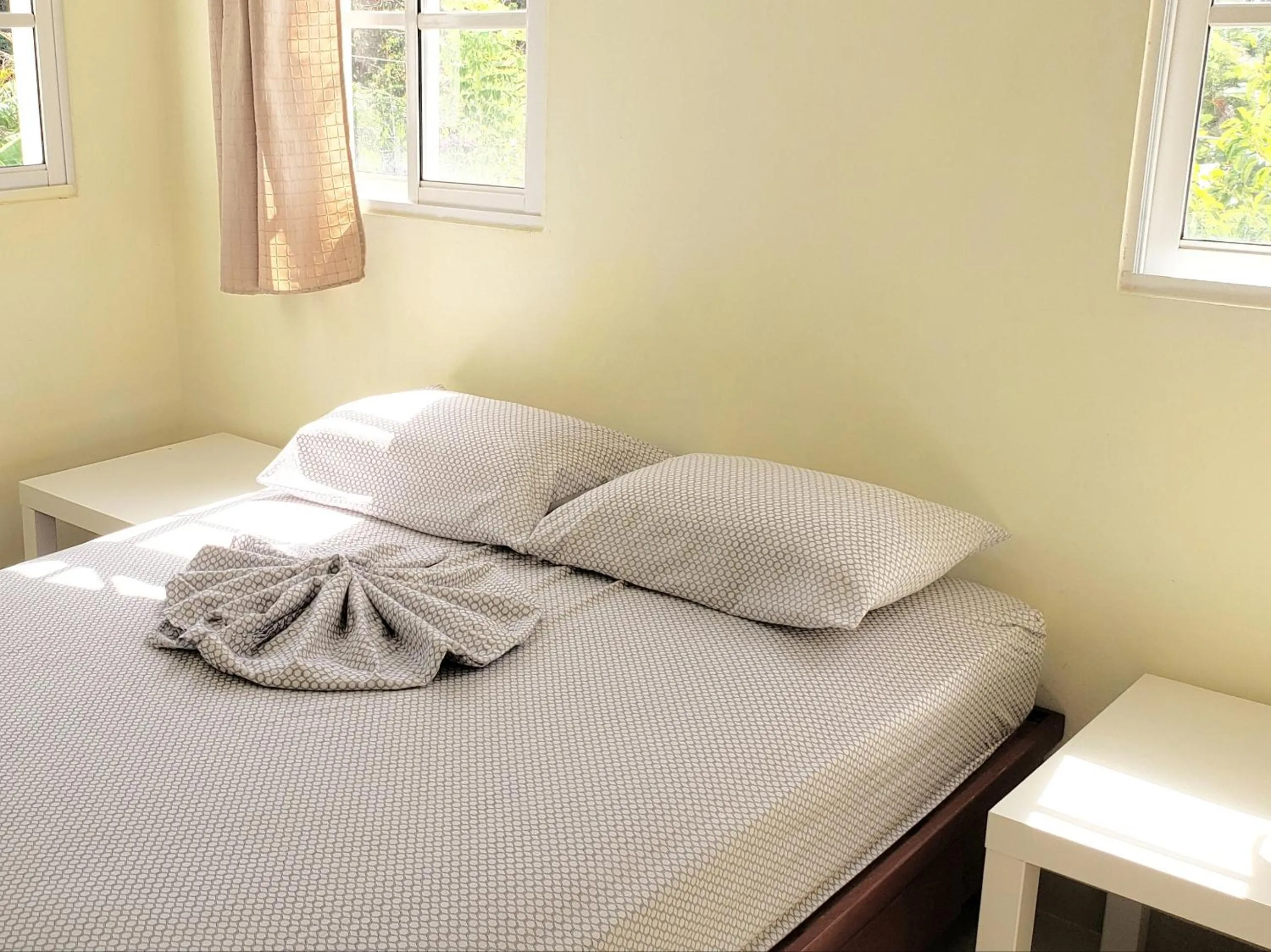 Photo of the whole room, Bed in Costambar