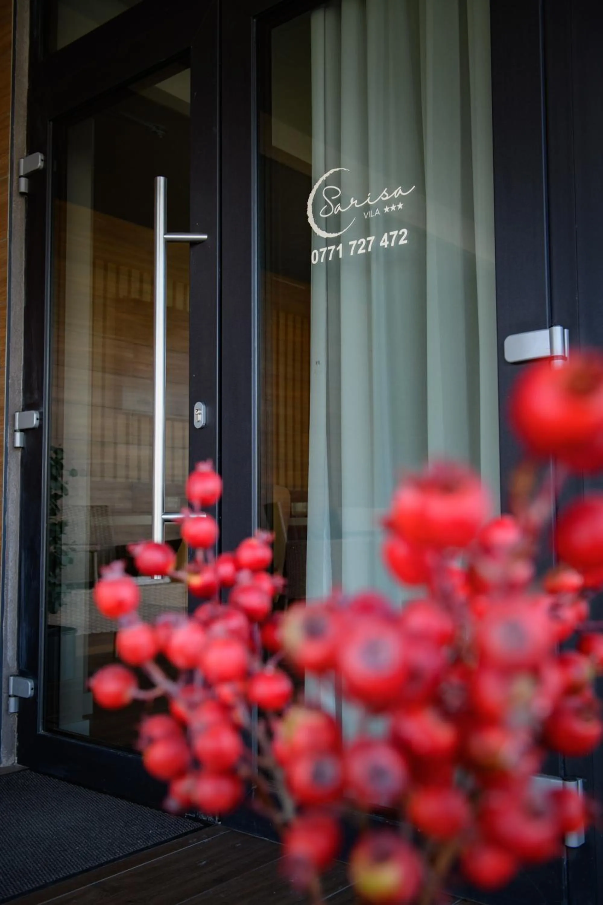 Facade/entrance in Vila Sarisa