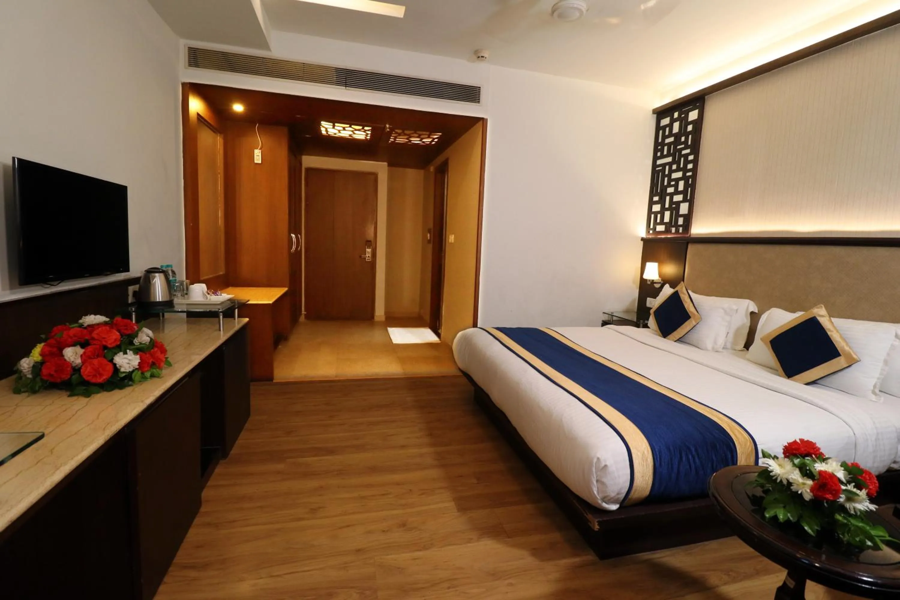 Photo of the whole room, Bed in Hotel Myriad