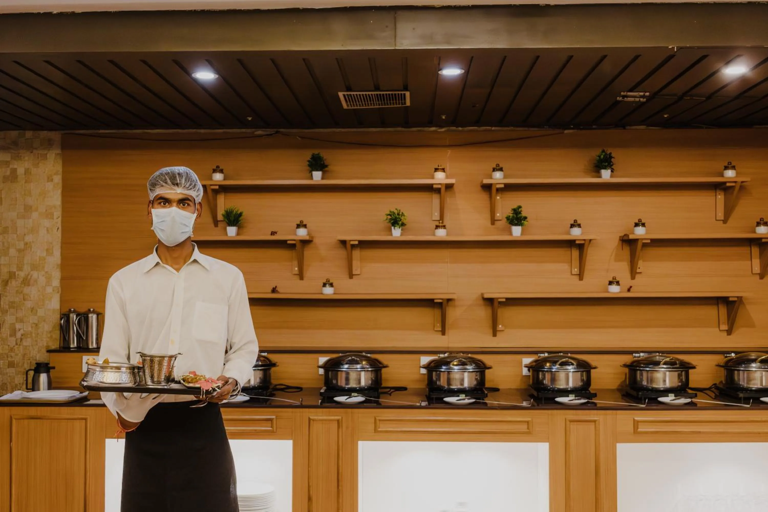 Restaurant/places to eat in Hotel Myriad