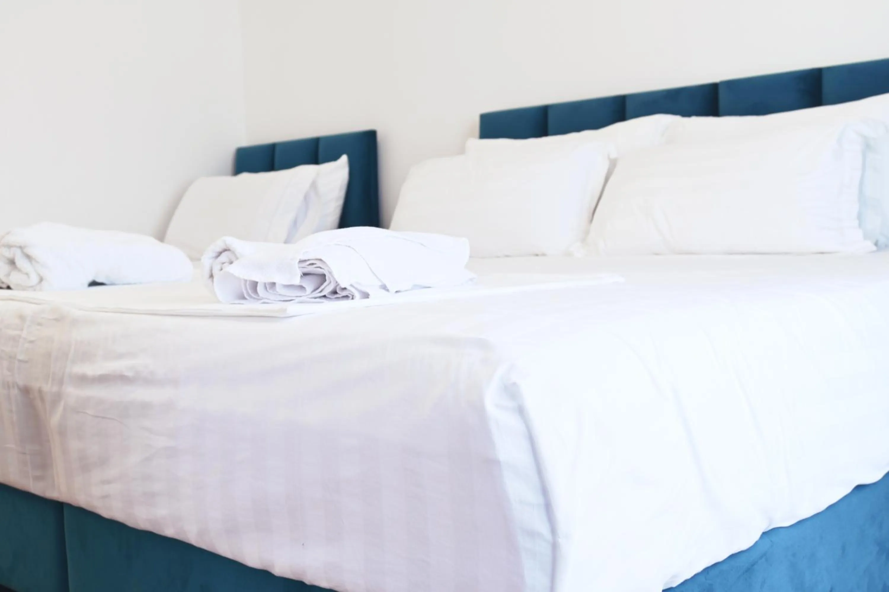 Bed in SEA & LAKE VIEW VILLA