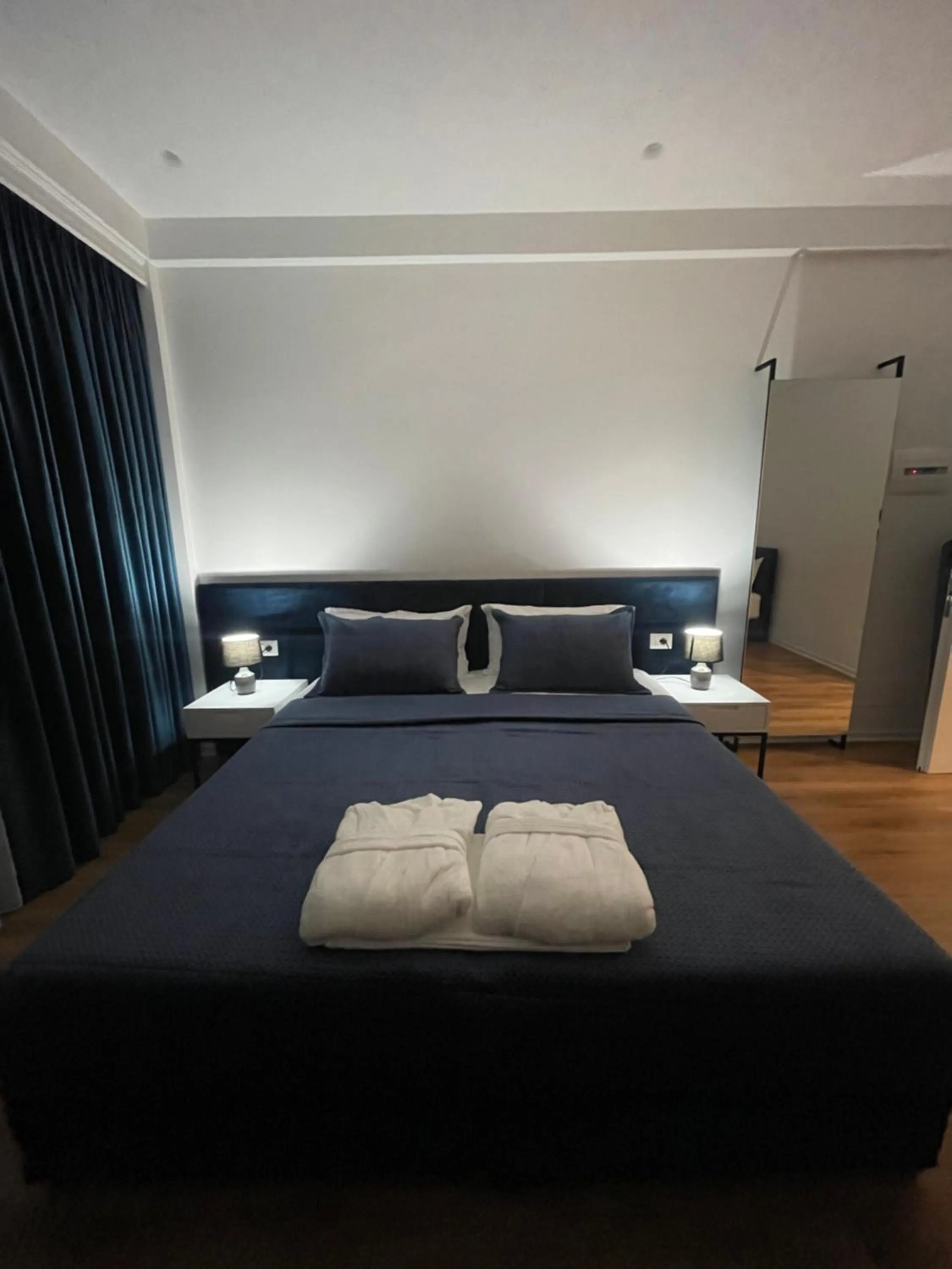 Bed in SEA & LAKE VIEW VILLA