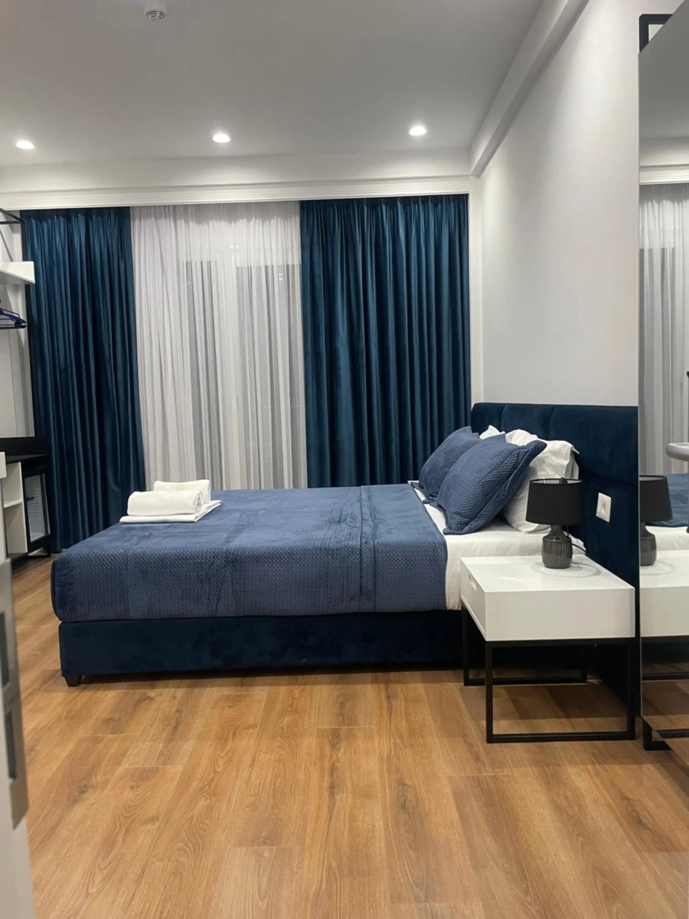 Bed in SEA & LAKE VIEW VILLA