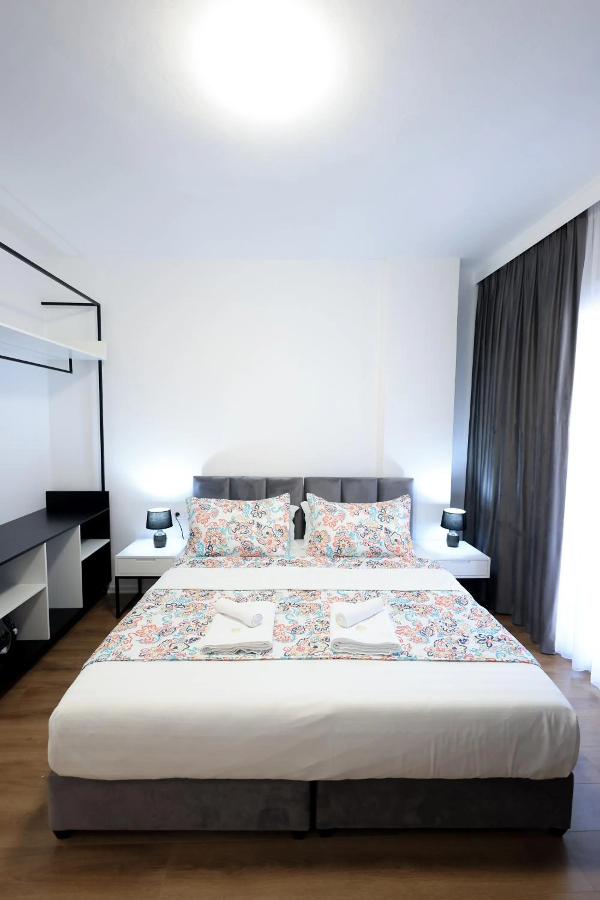 Bed in SEA & LAKE VIEW VILLA