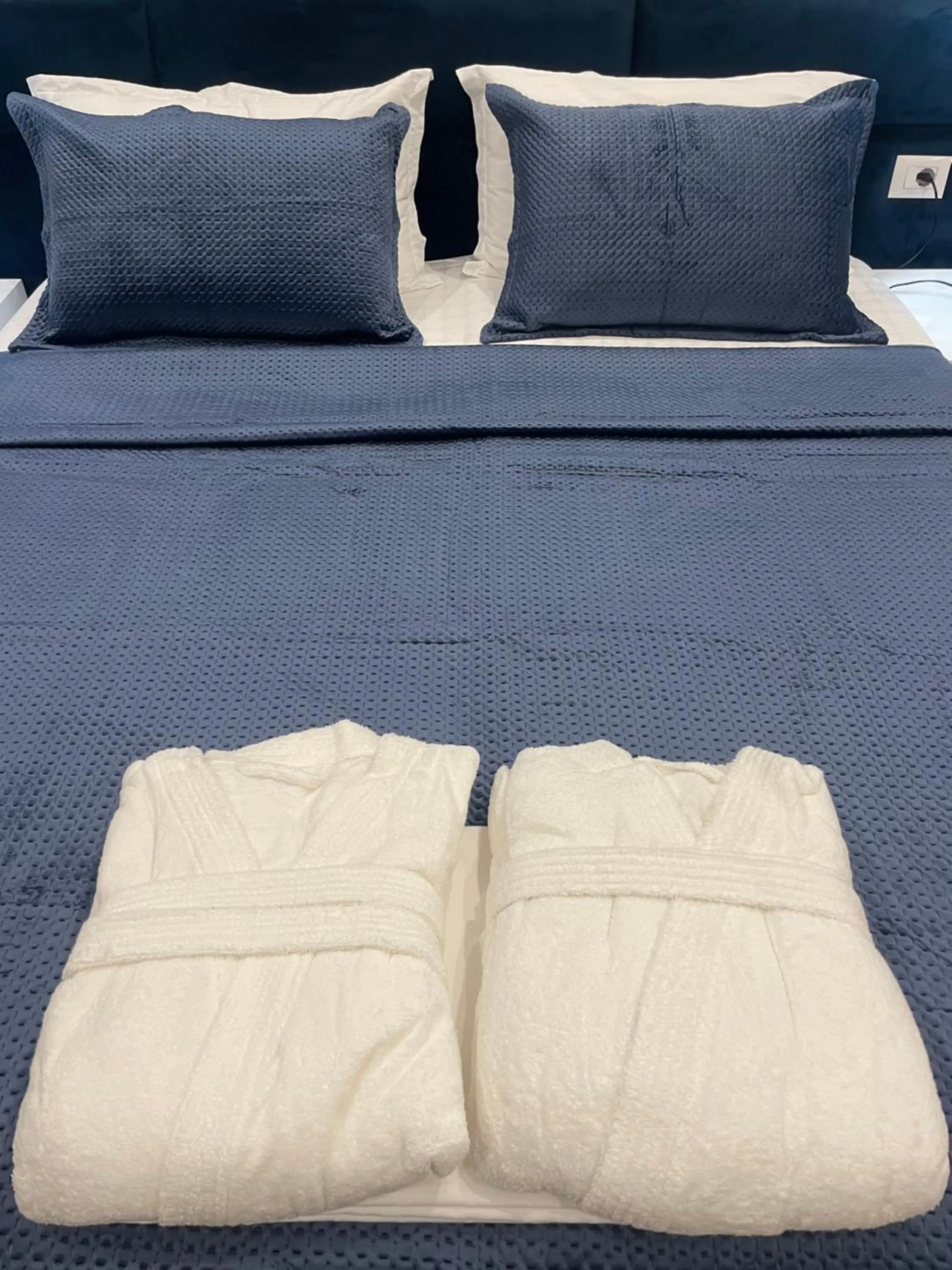 Bed in SEA & LAKE VIEW VILLA