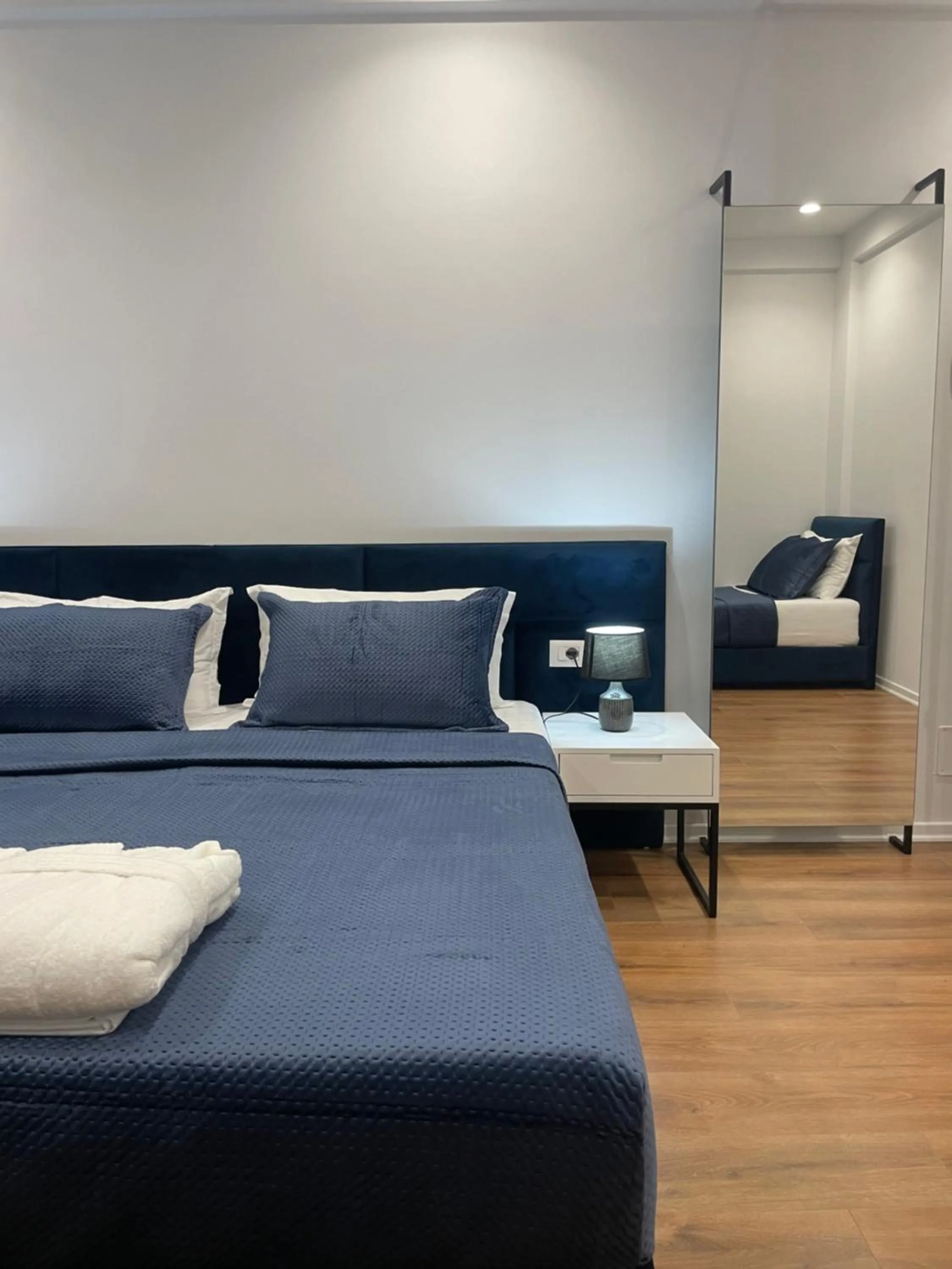 Bed in SEA & LAKE VIEW VILLA