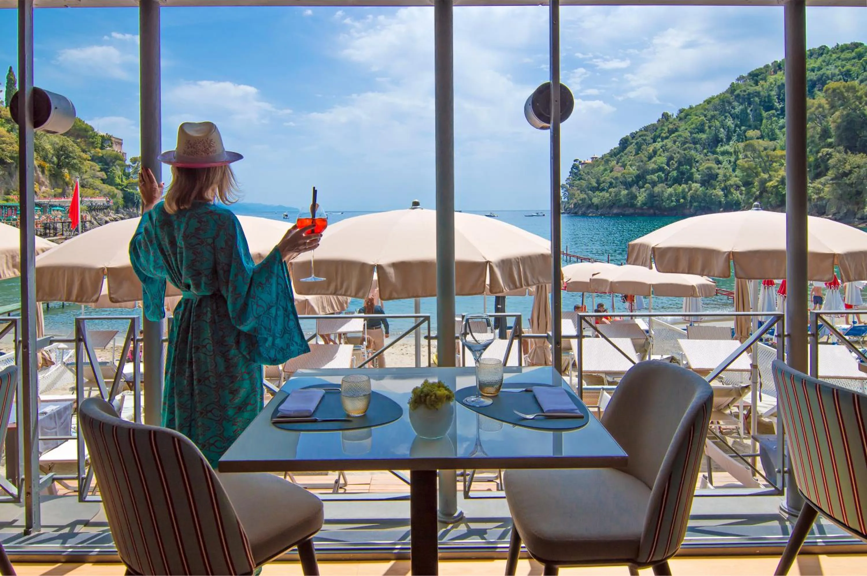 Restaurant/places to eat in Eight Hotel Paraggi