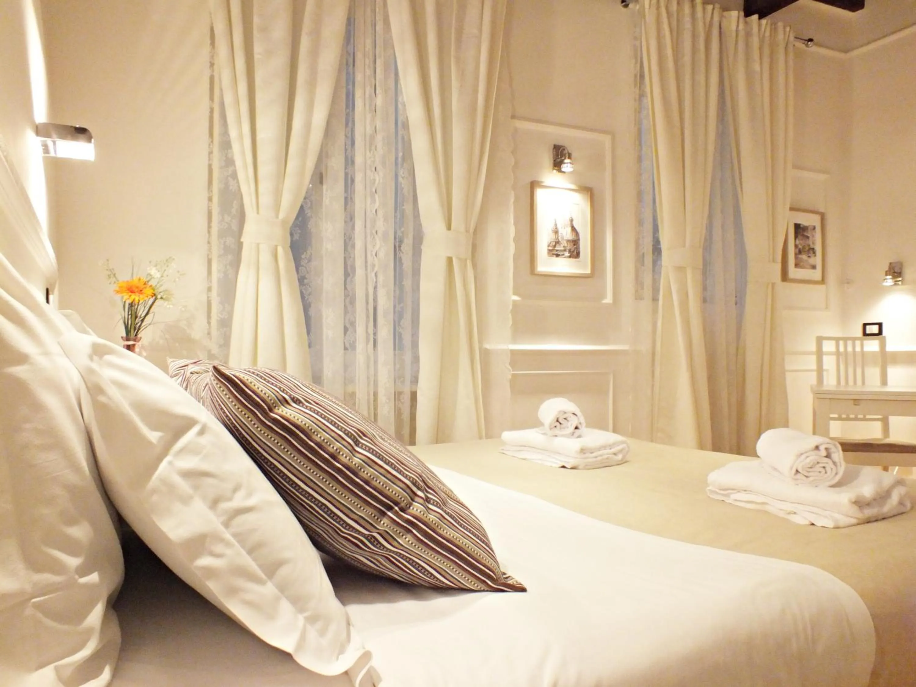 Bedroom, Bed in Domus Ester