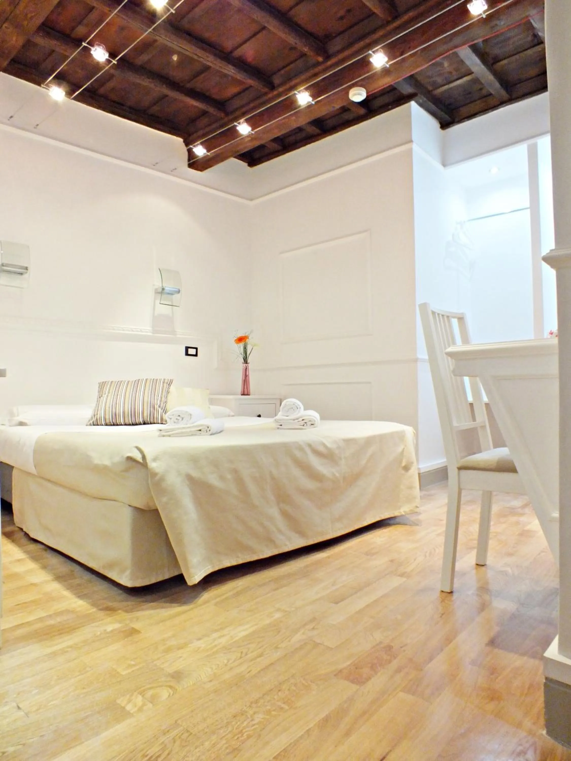 Bedroom, Bed in Domus Ester