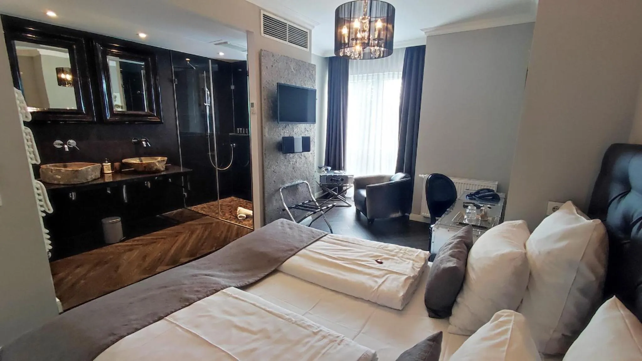 Photo of the whole room, Bed in Villahotel Rheinblick