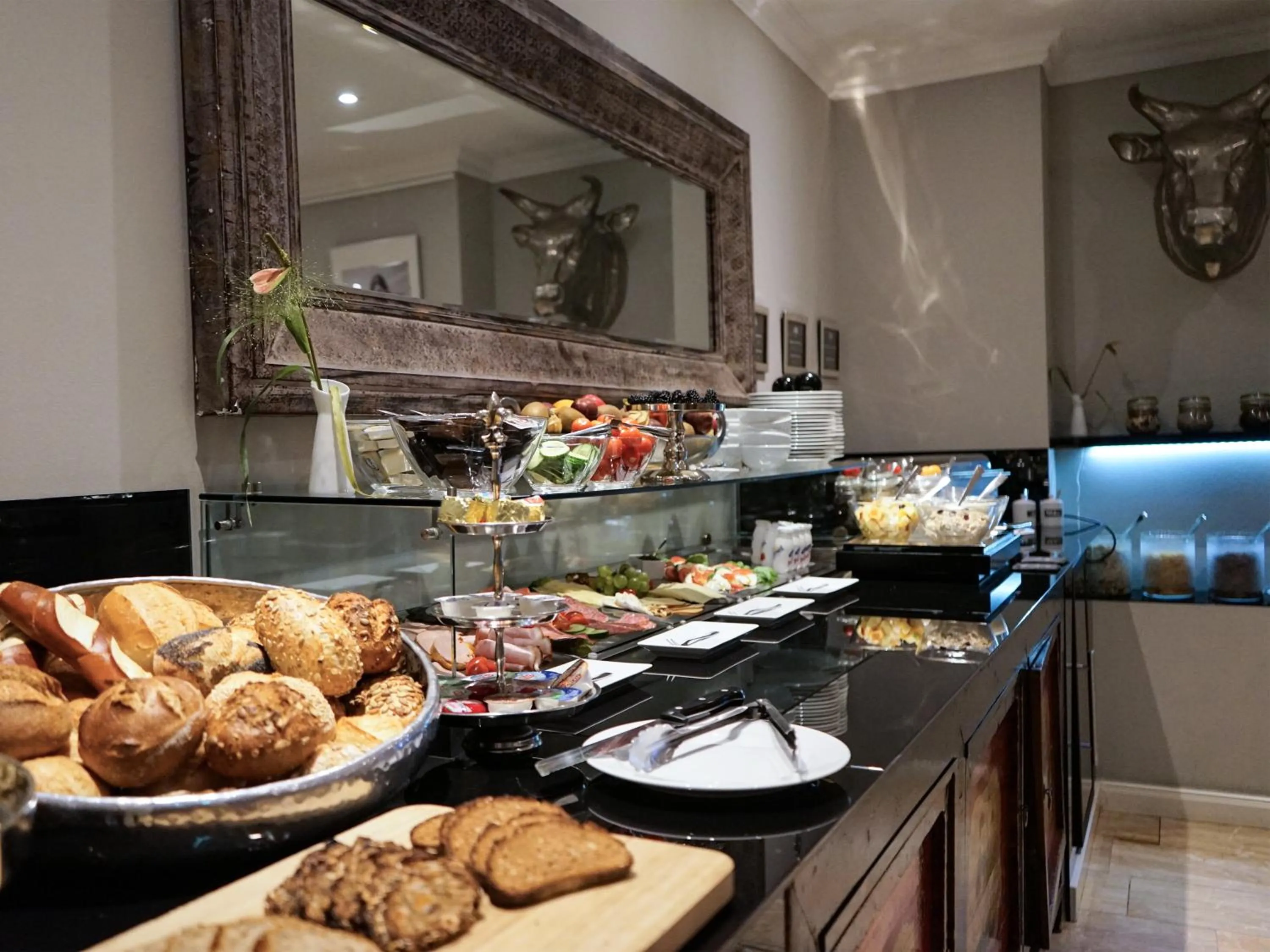 Restaurant/places to eat in Villahotel Rheinblick