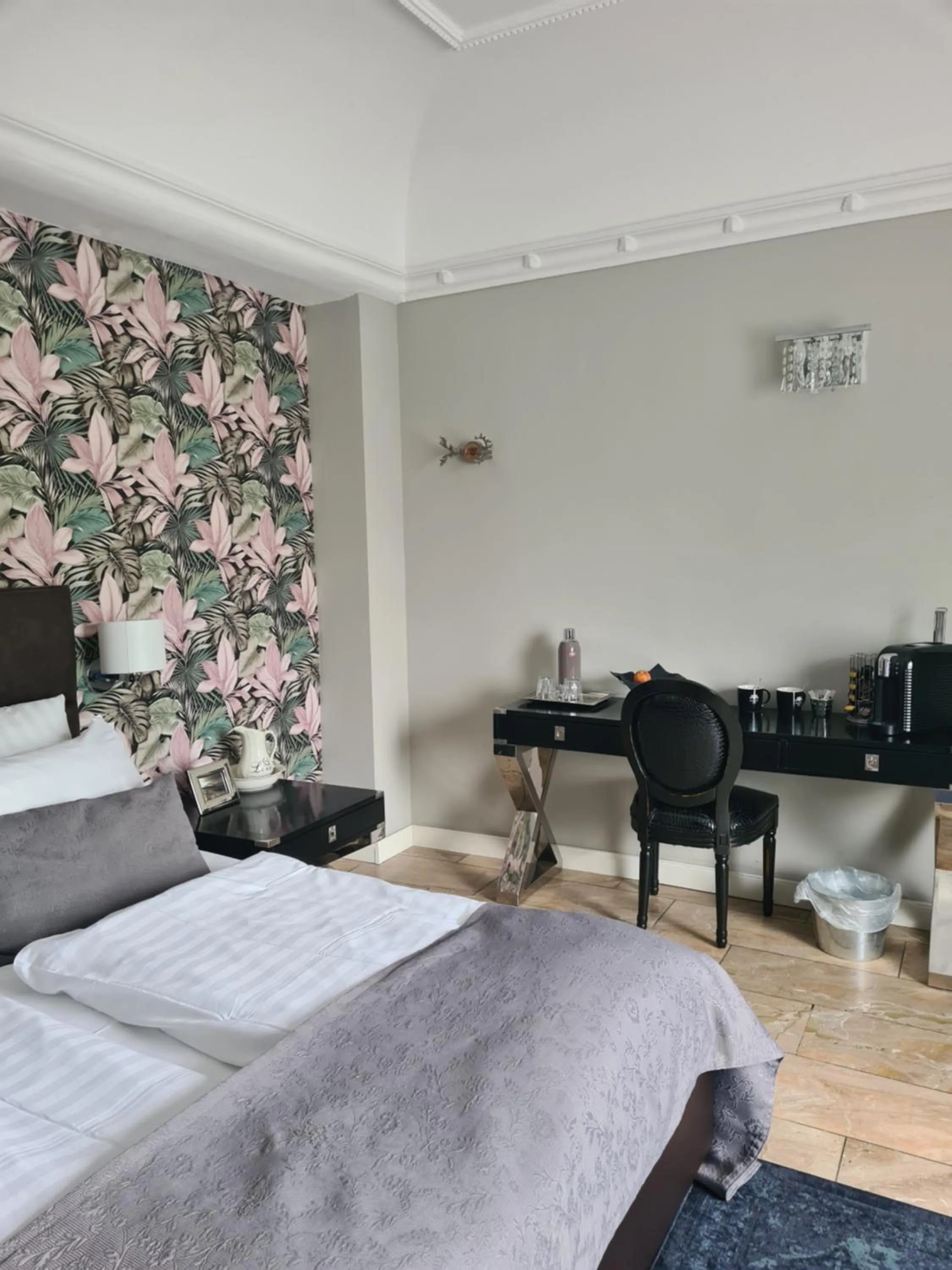 Photo of the whole room, Bed in Villahotel Rheinblick