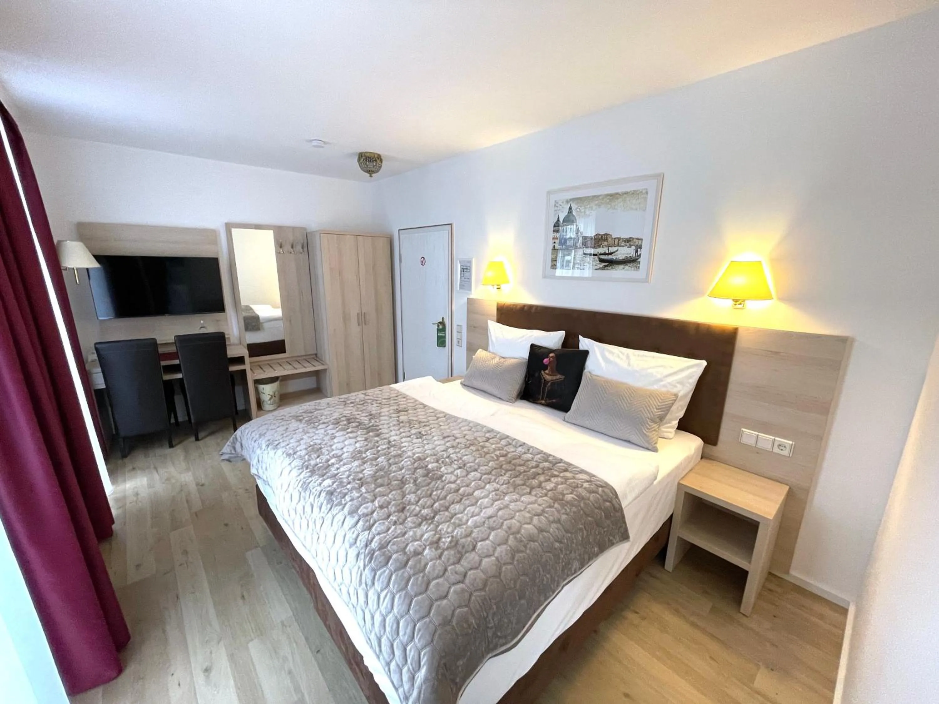 Photo of the whole room, Bed in Das Hotel Krone