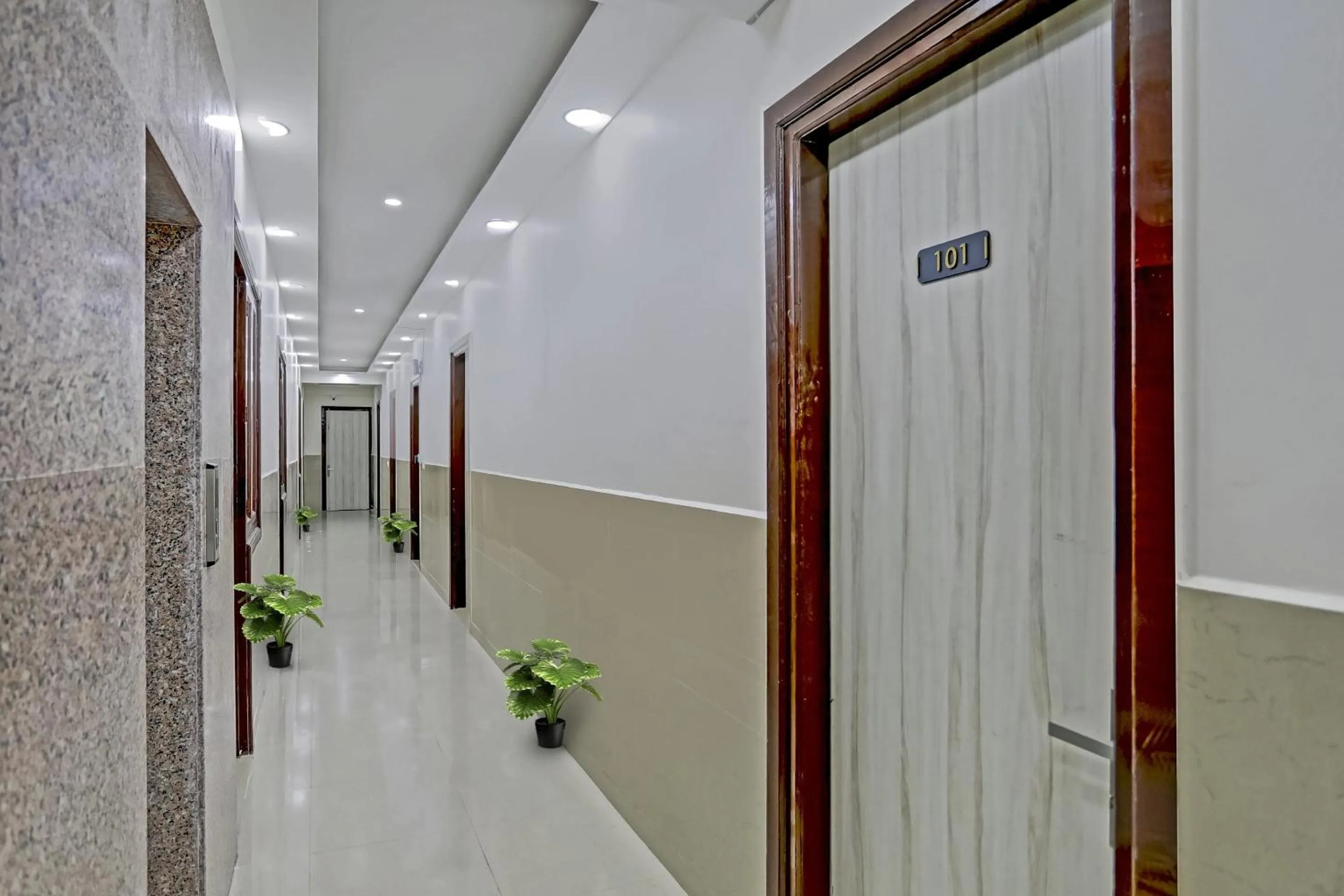 Lobby or reception in Super Four Seasons