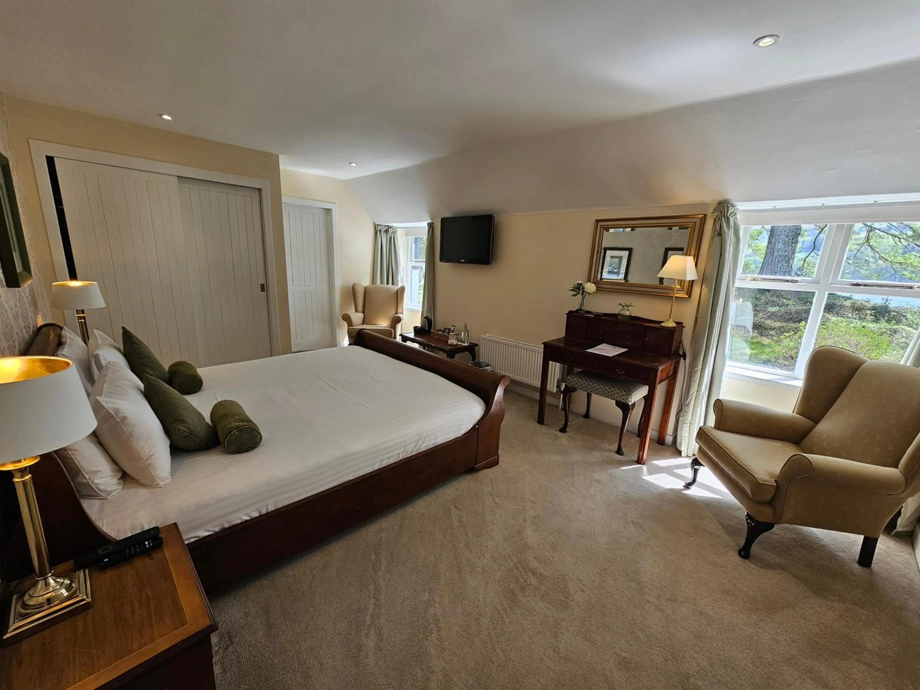 Bedroom, Bed in Taychreggan, Signature Collection by Eight Continents