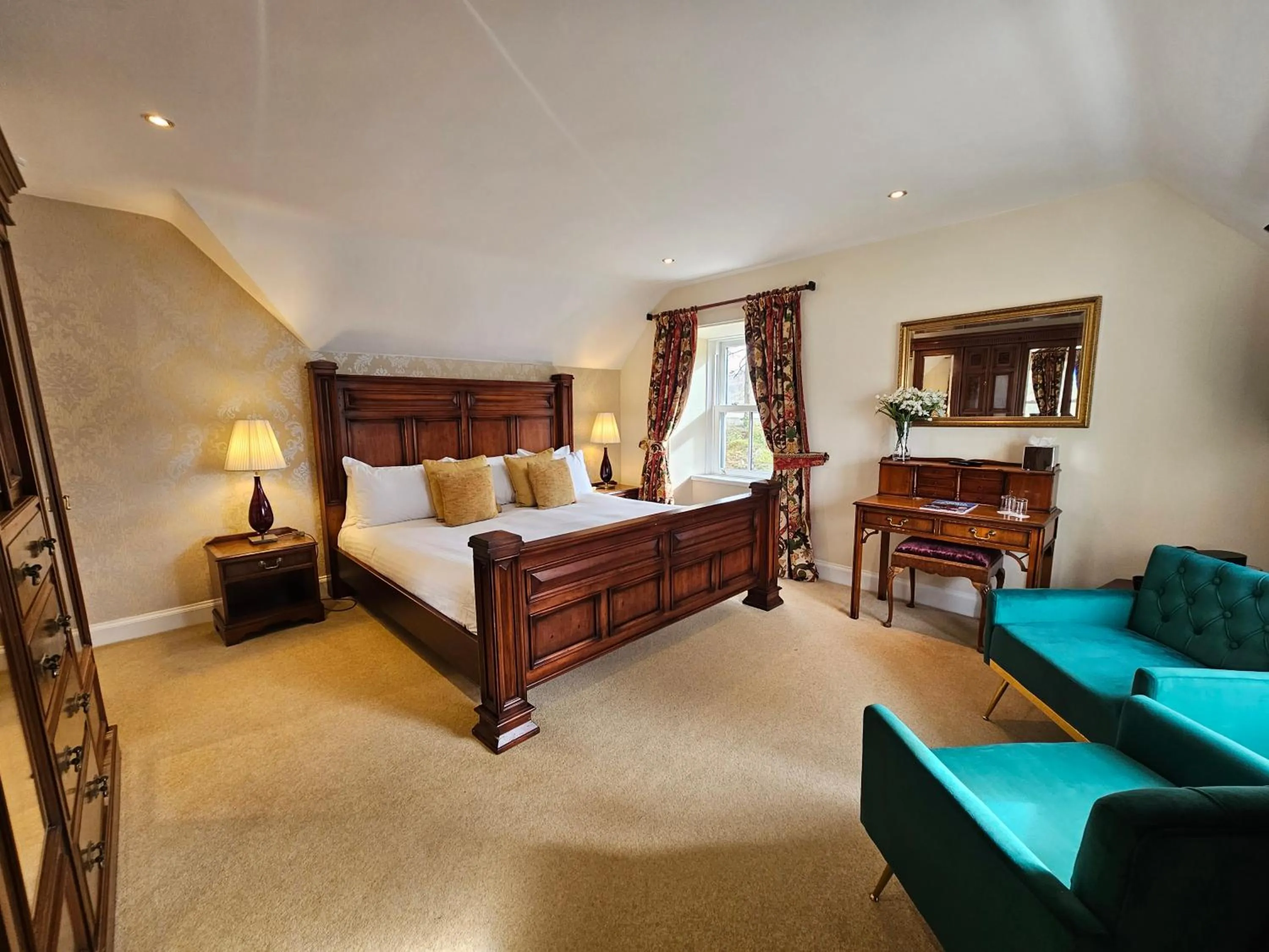 Bed in Taychreggan, Signature Collection by Eight Continents