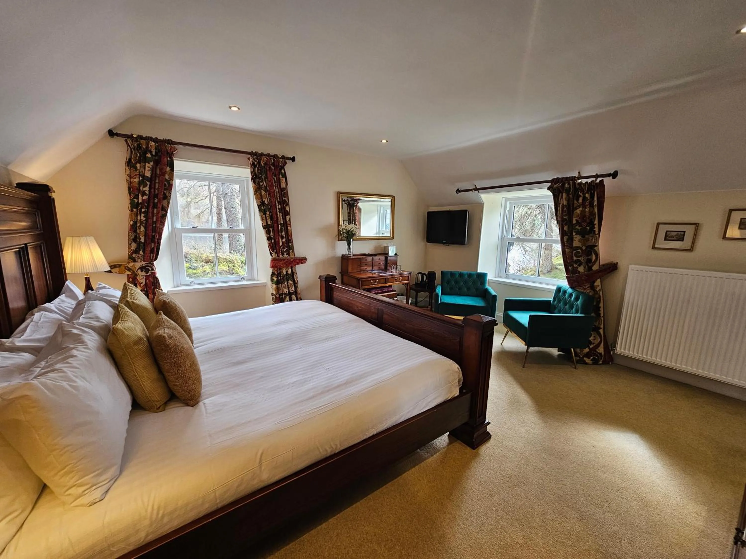 Bed in Taychreggan, Signature Collection by Eight Continents