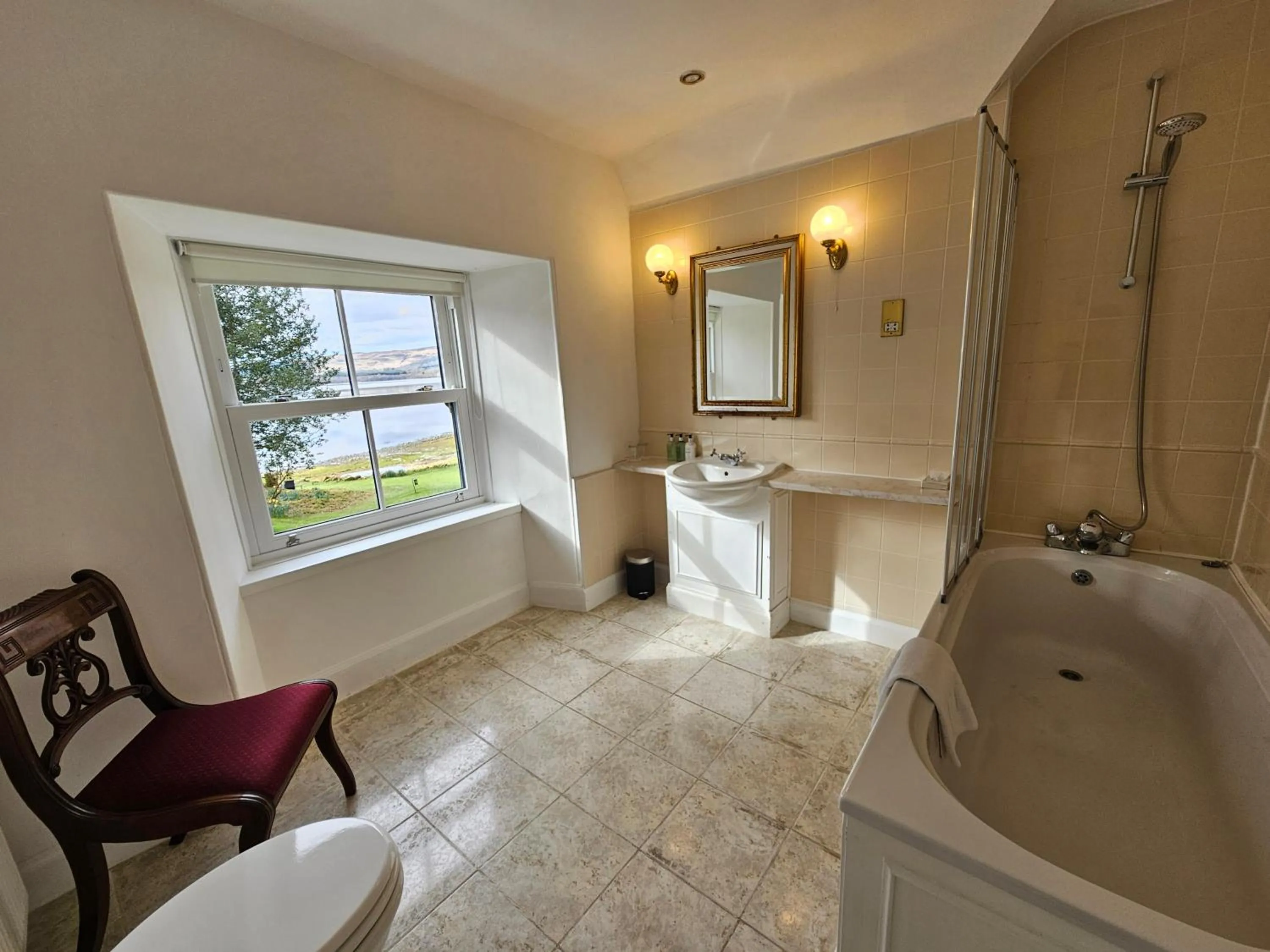 Toilet in Taychreggan, Signature Collection by Eight Continents