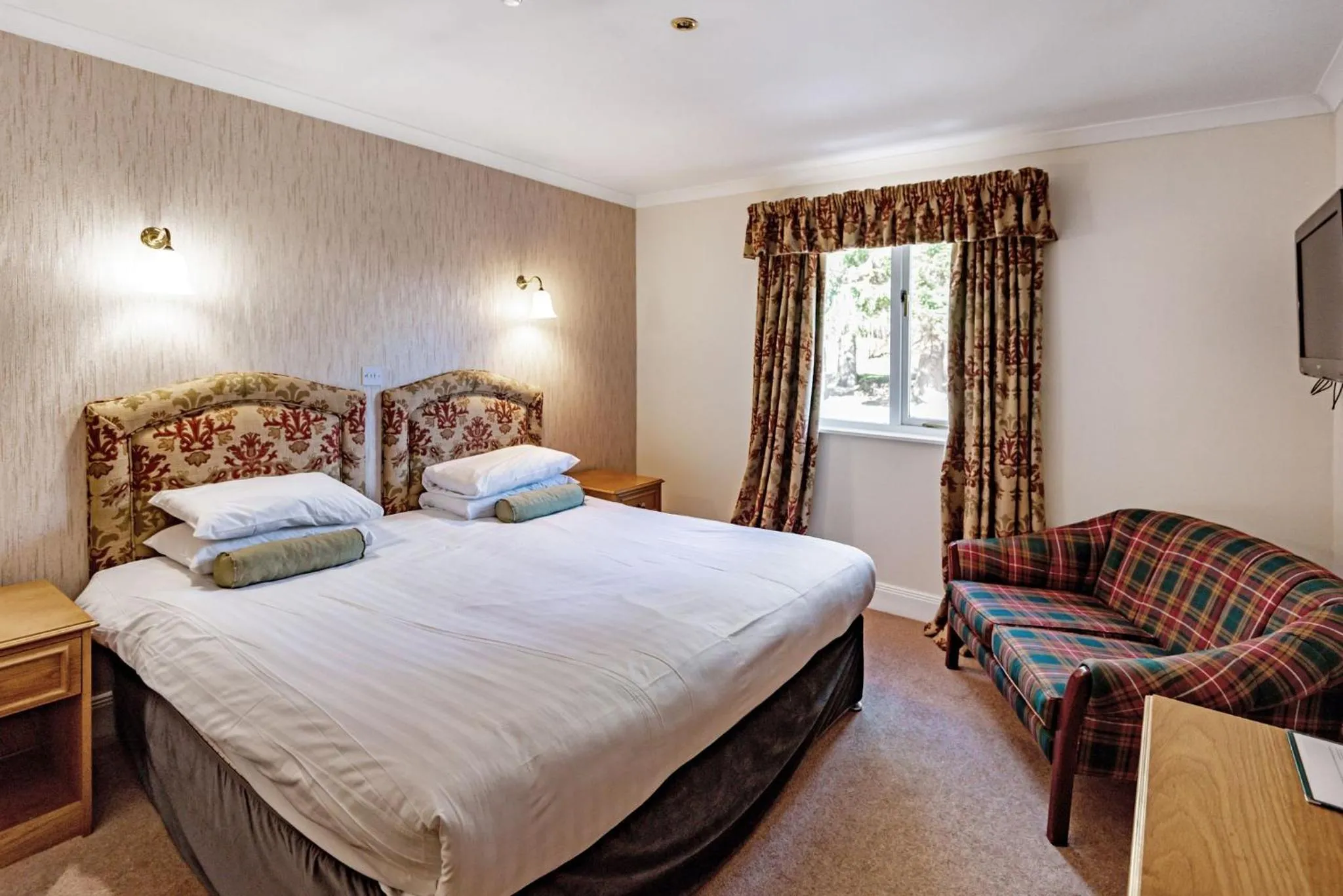 Bedroom, Bed in Taychreggan, Signature Collection by Eight Continents