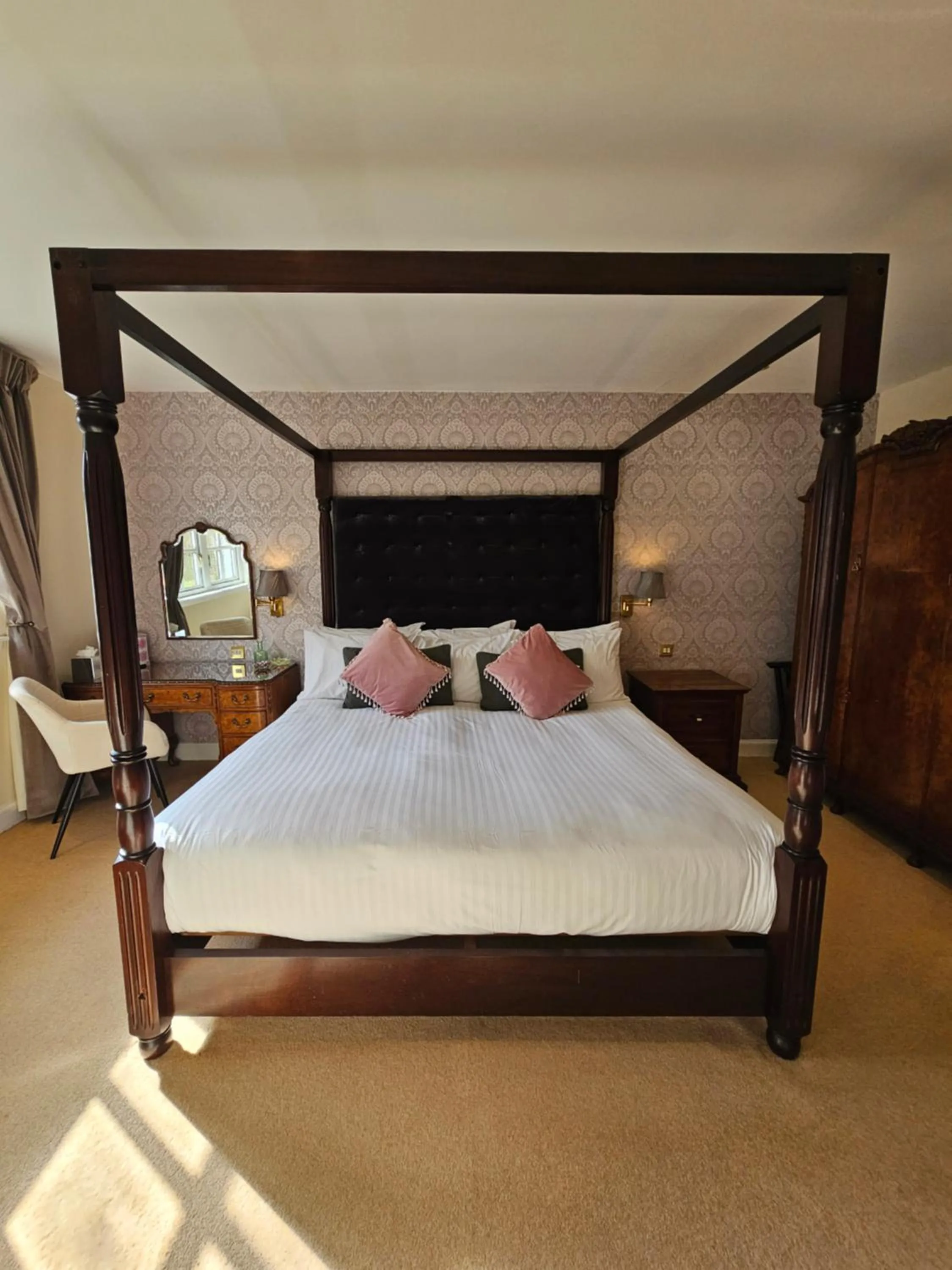 Bedroom, Bed in Taychreggan, Signature Collection by Eight Continents